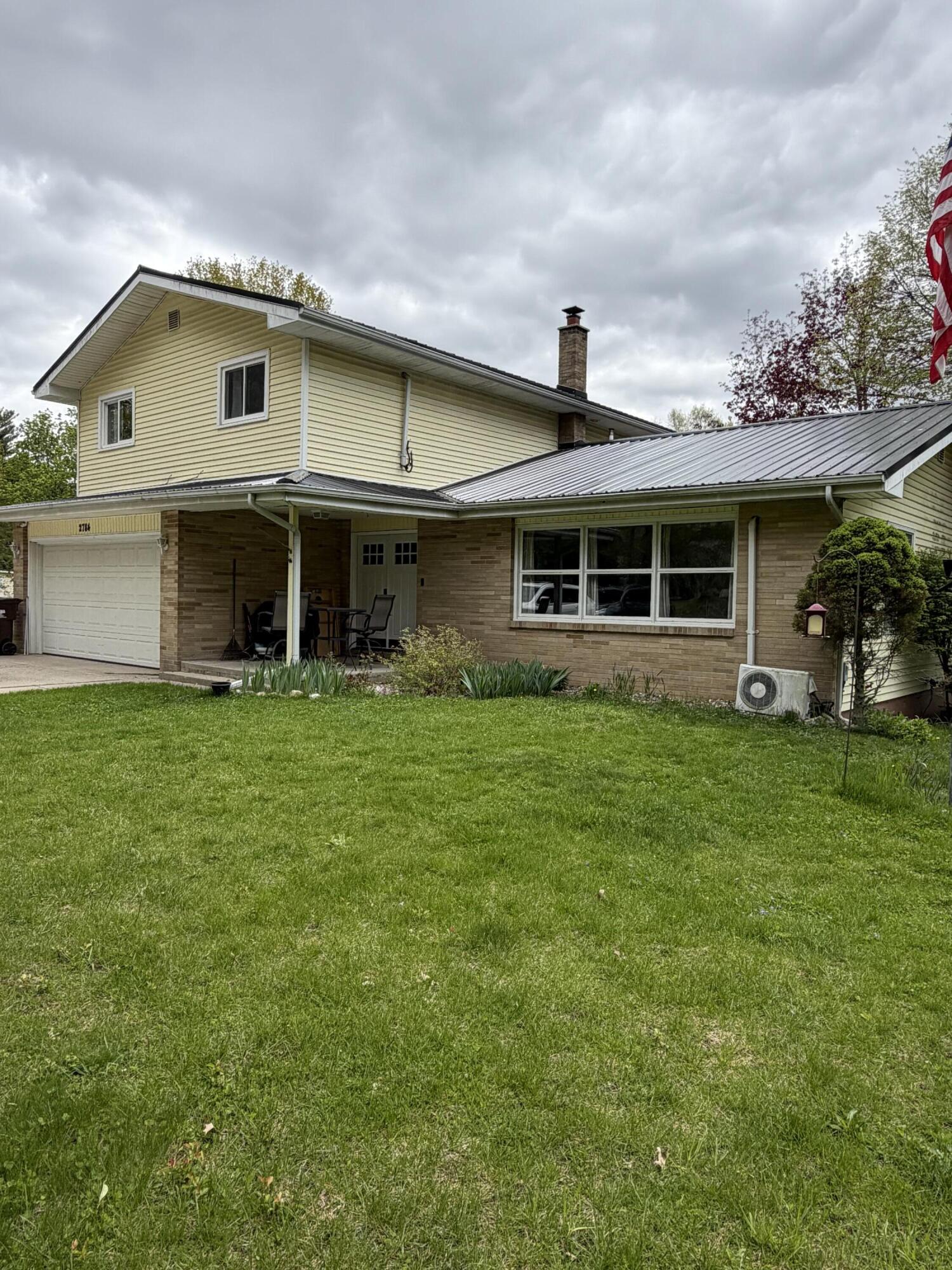 2784 Hillcrest Drive