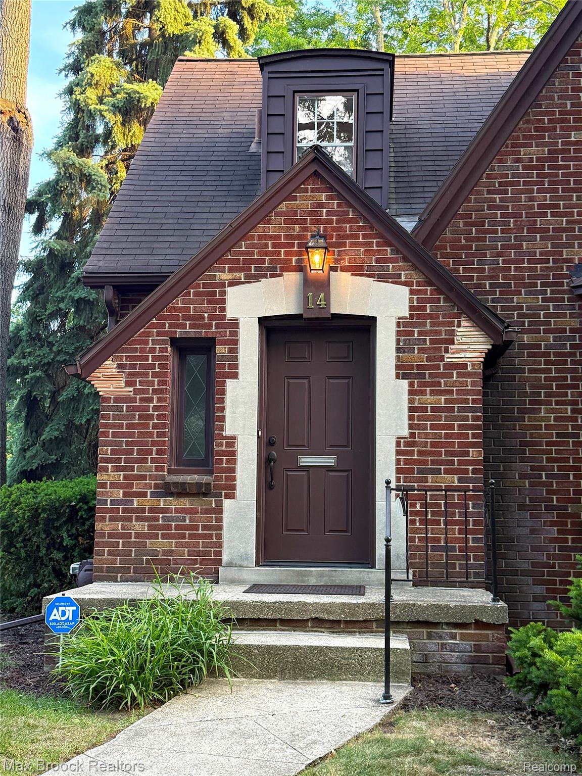 14 Fairwood Boulevard
