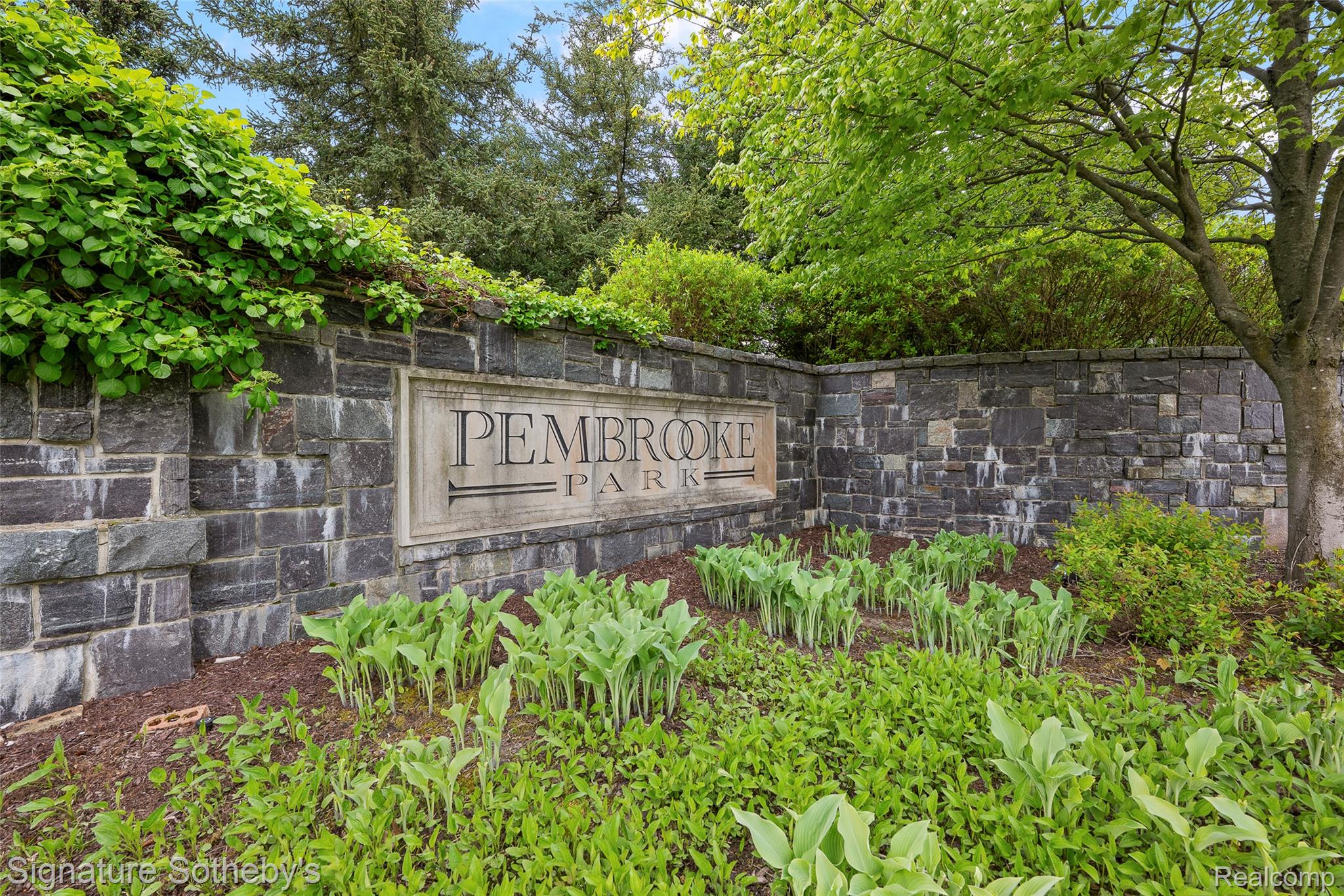 5375 Pembrooke Crossing Court