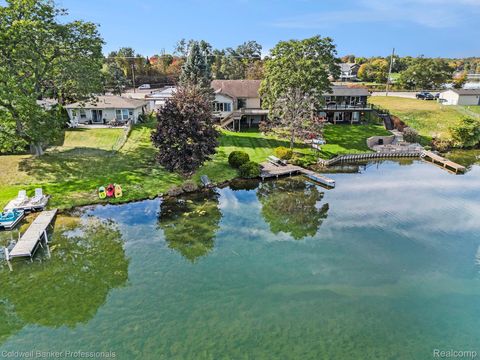 9866 Dixie Highway Springfield Charter Township MI 48348