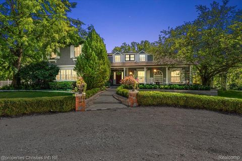 275 BARDEN Road Bloomfield Hills City MI 48304