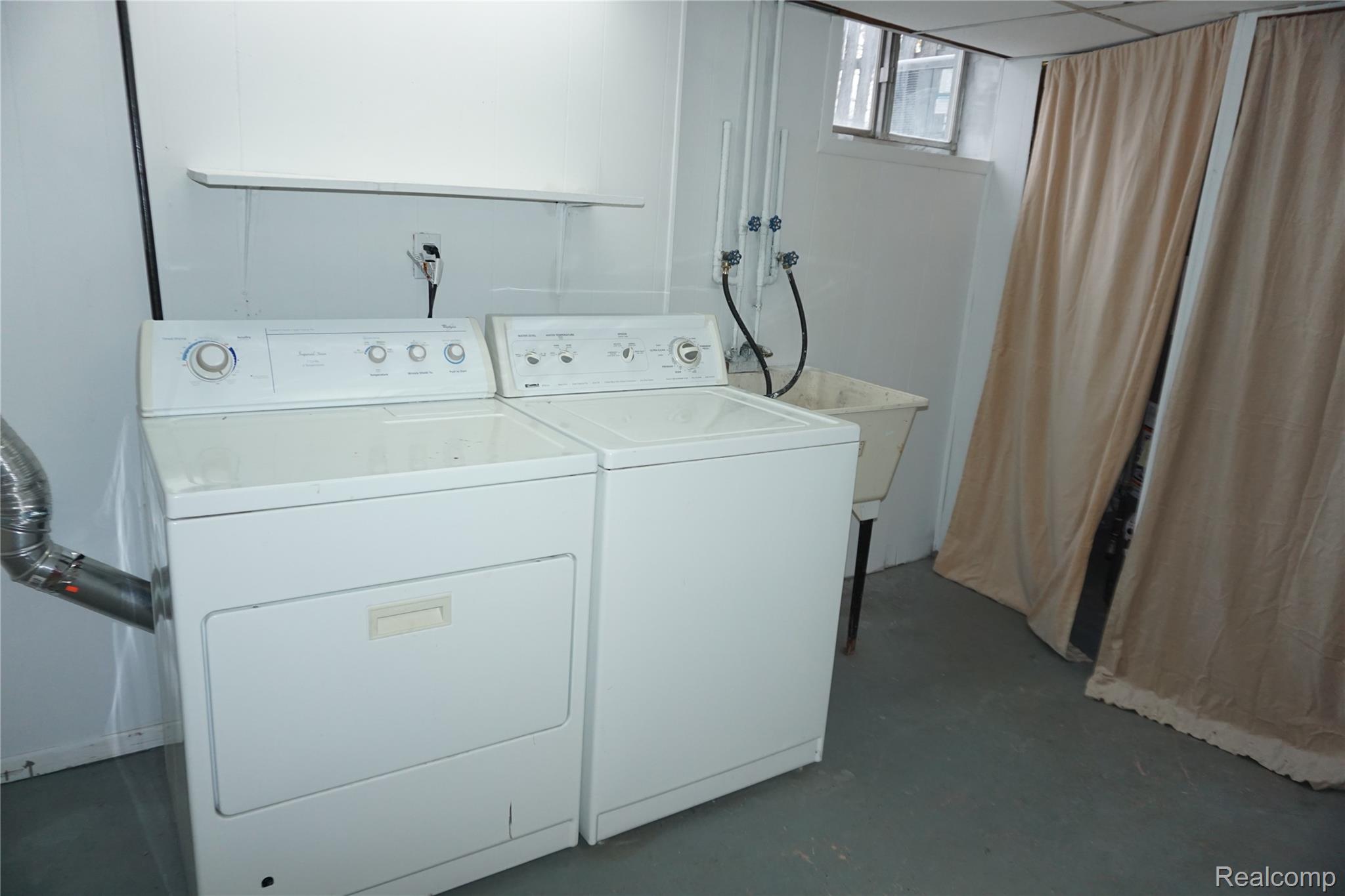 Clinton Charter Township, Michigan 48036, United States, 3 Bedrooms Bedrooms, ,2 BathroomsBathrooms,Residential,Coming Soon,241727