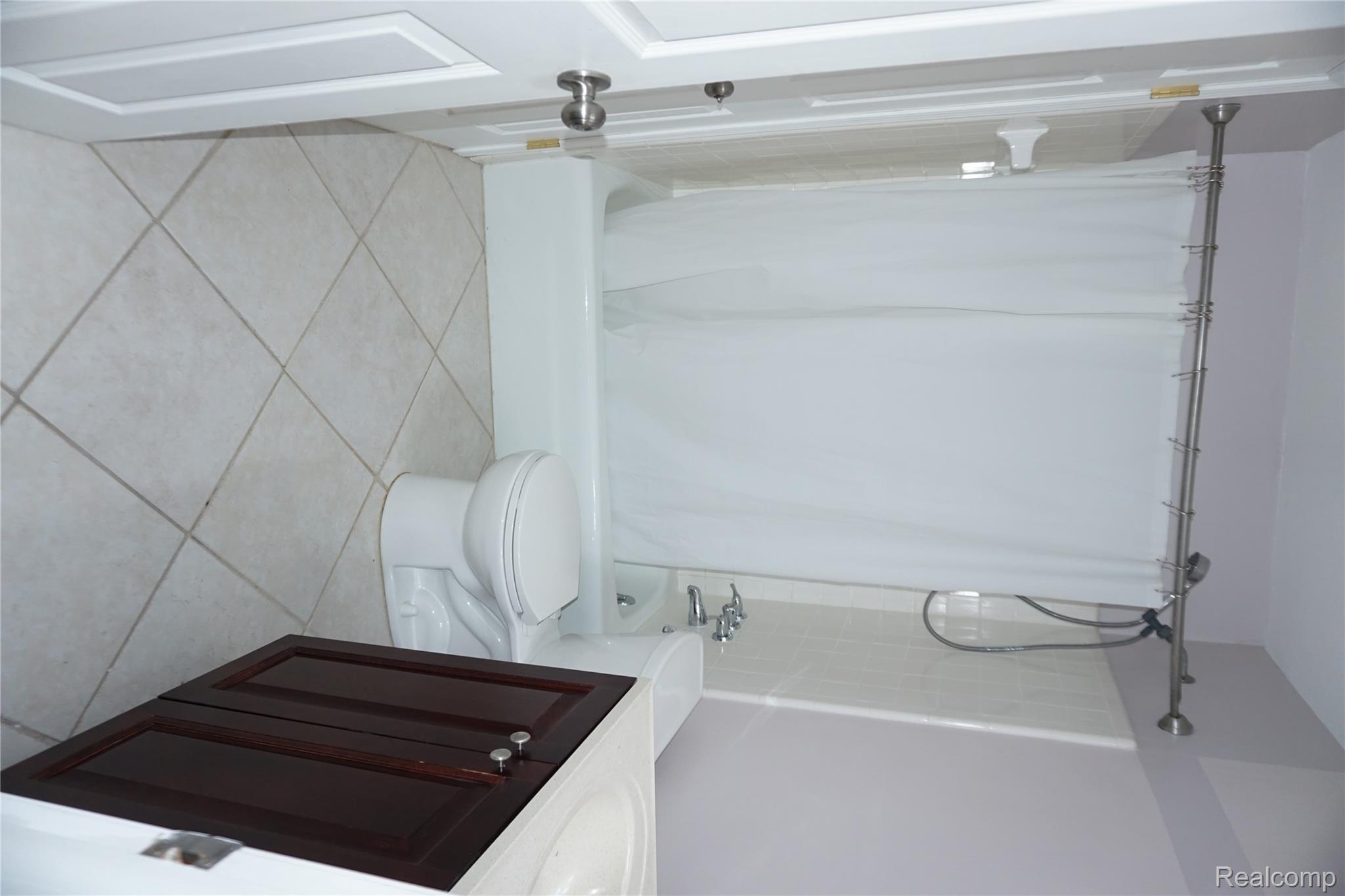 Clinton Charter Township, Michigan 48036, United States, 3 Bedrooms Bedrooms, ,2 BathroomsBathrooms,Residential,Coming Soon,241727