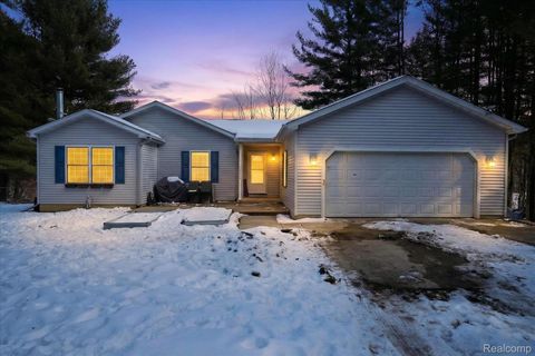 22092 Clear Lake Road Pennfield Charter Township MI 49014