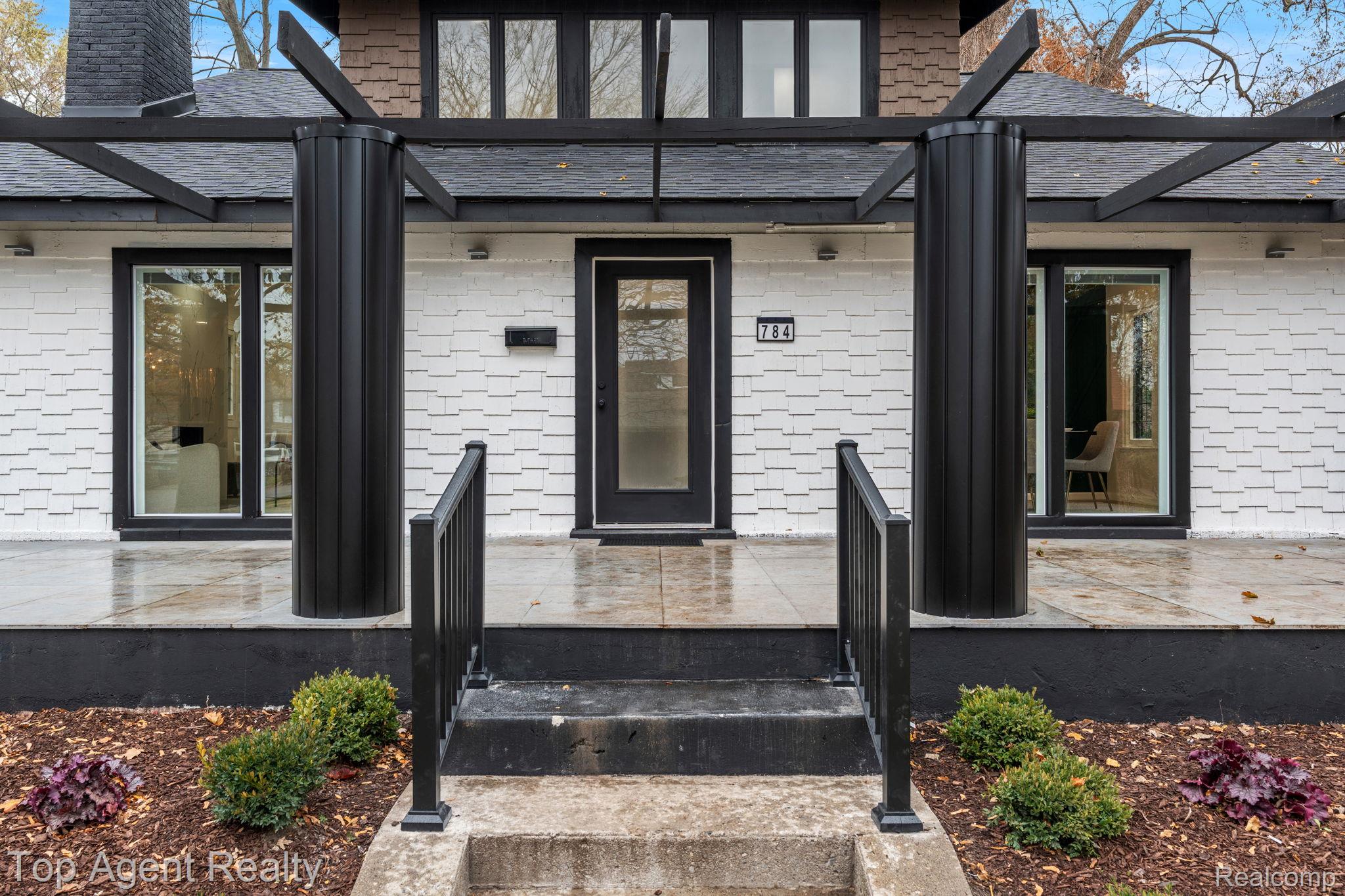 784 Barrington Road