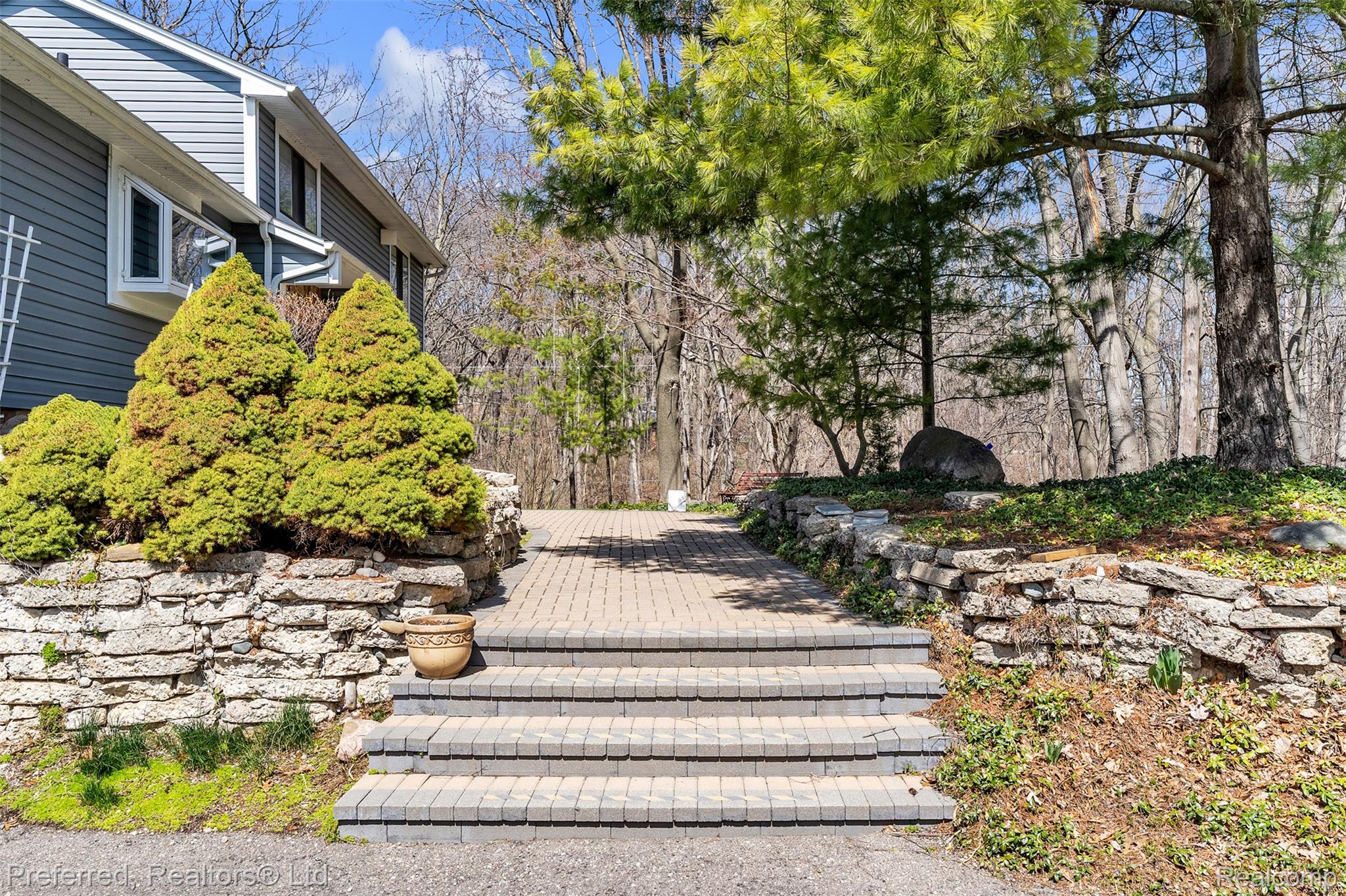 3525 Whitfield Drive