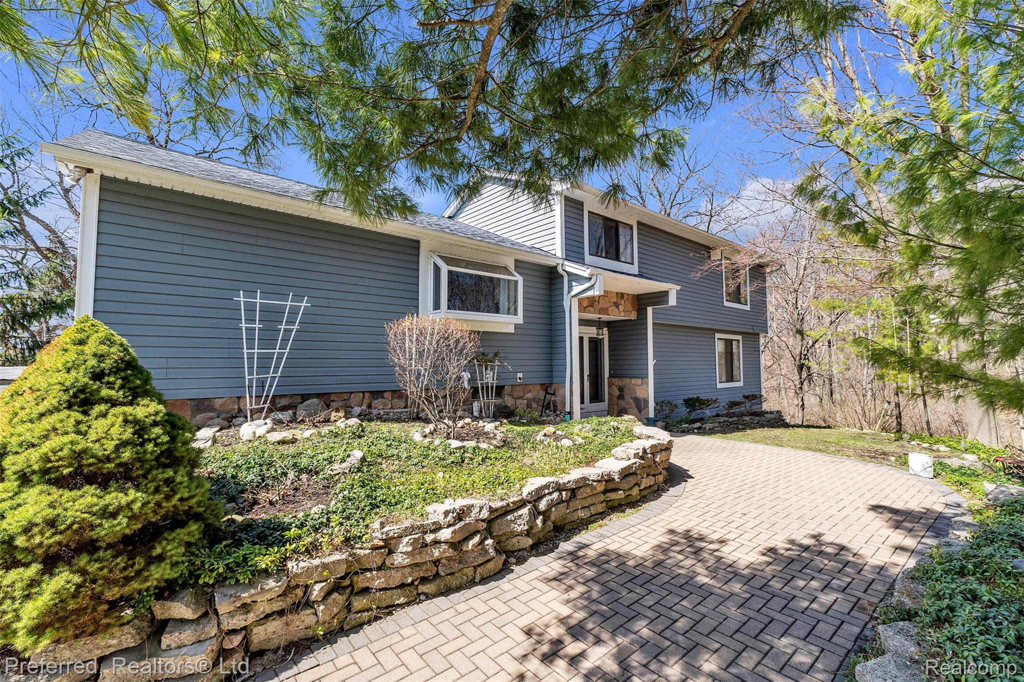3525 Whitfield Drive