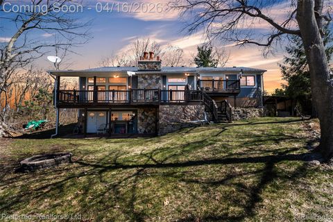 3525 Whitfield Drive Waterford Charter Township MI 48329