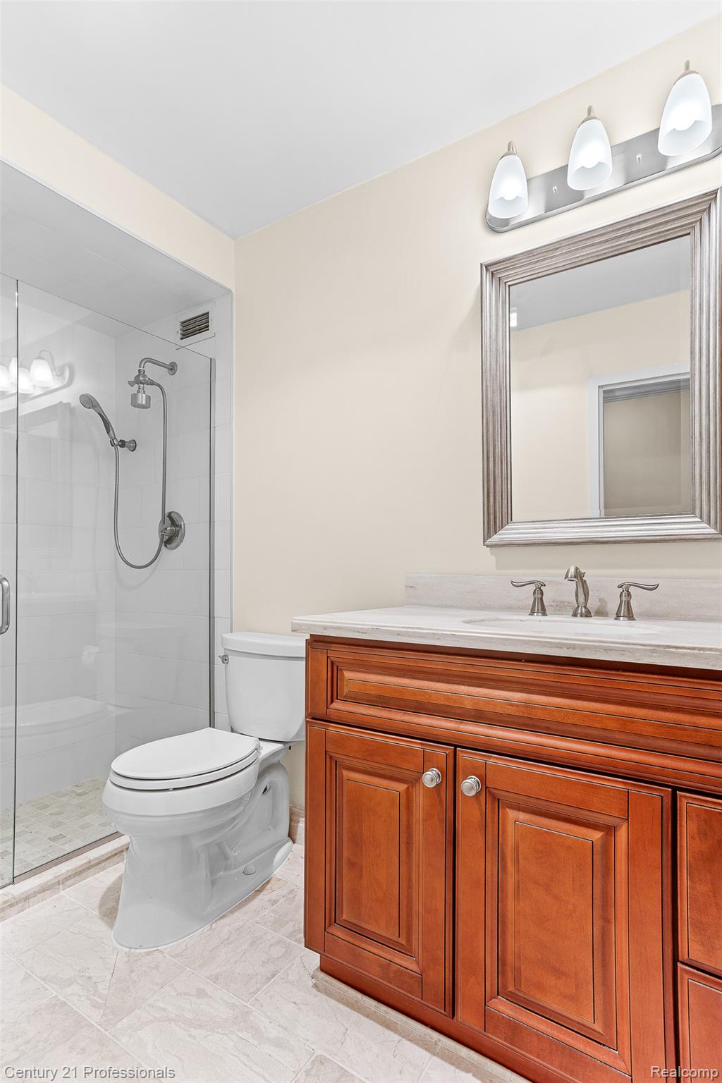 5000 Town Center 1704