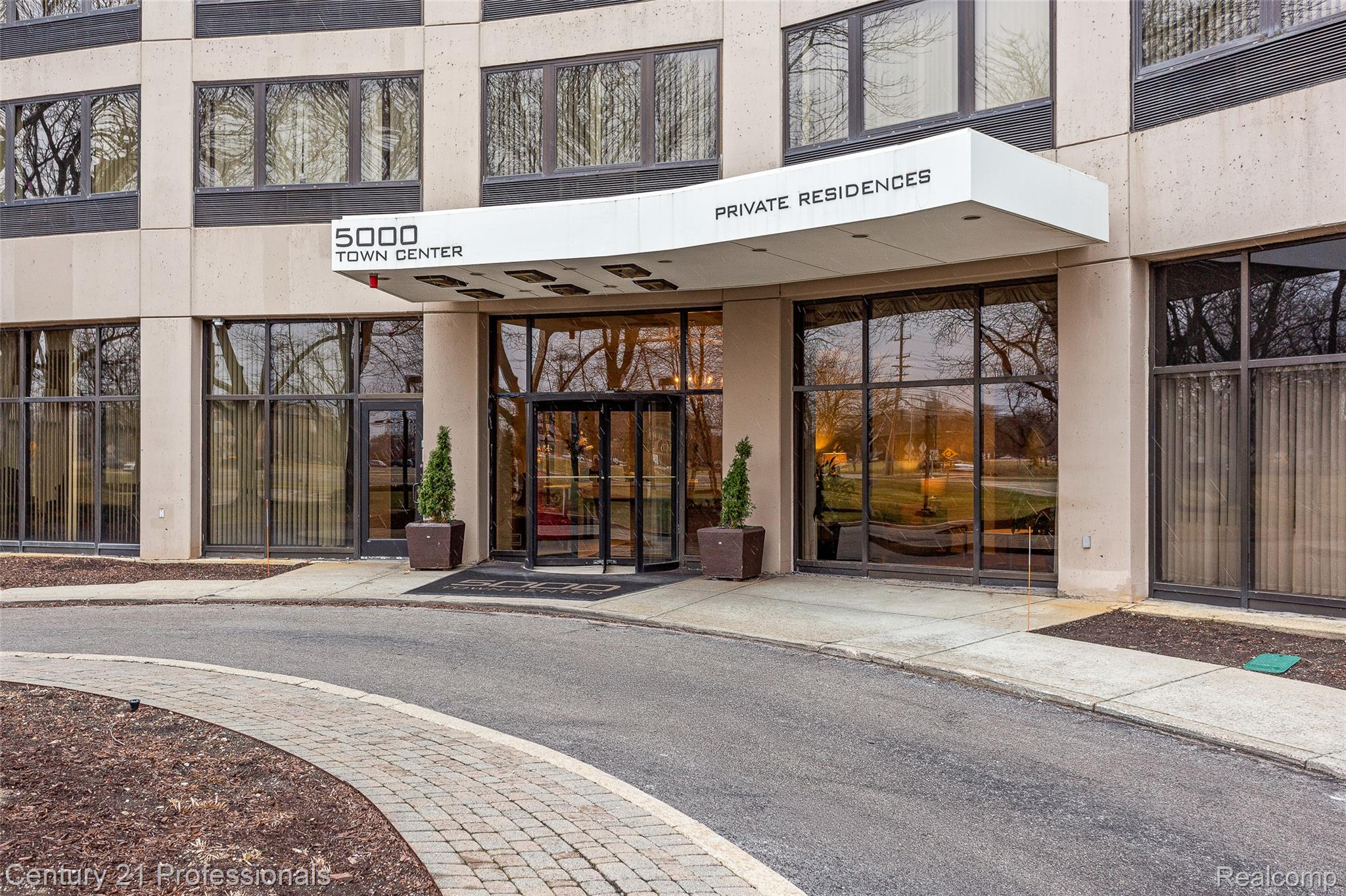 5000 Town Center 1704