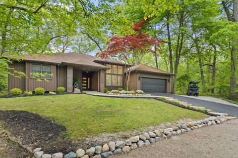 Tiny photo for 4035 Choctaw Trail, Michiana Village, MI 49117 (MLS # 69026025879)