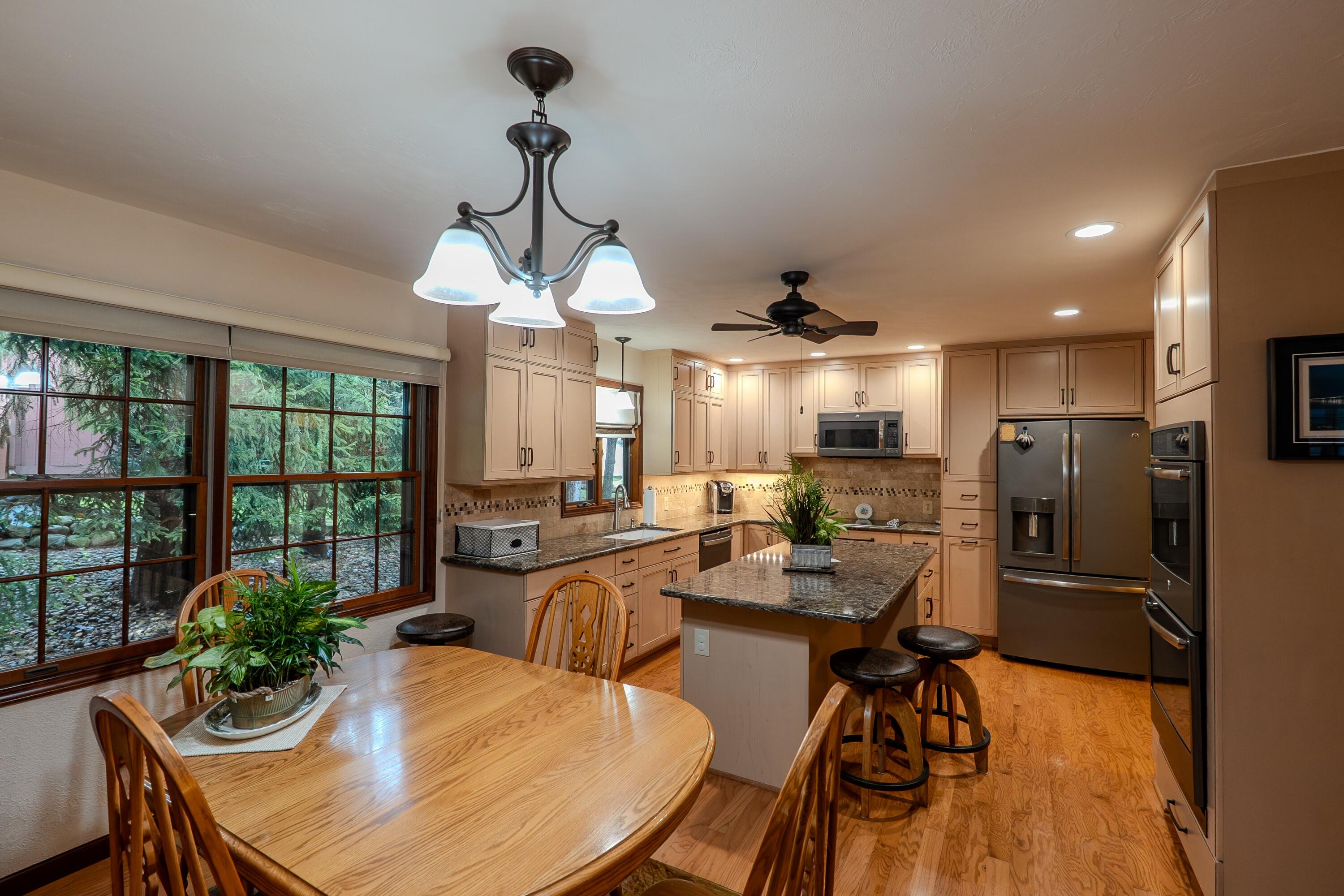 908 N Wooded Lane