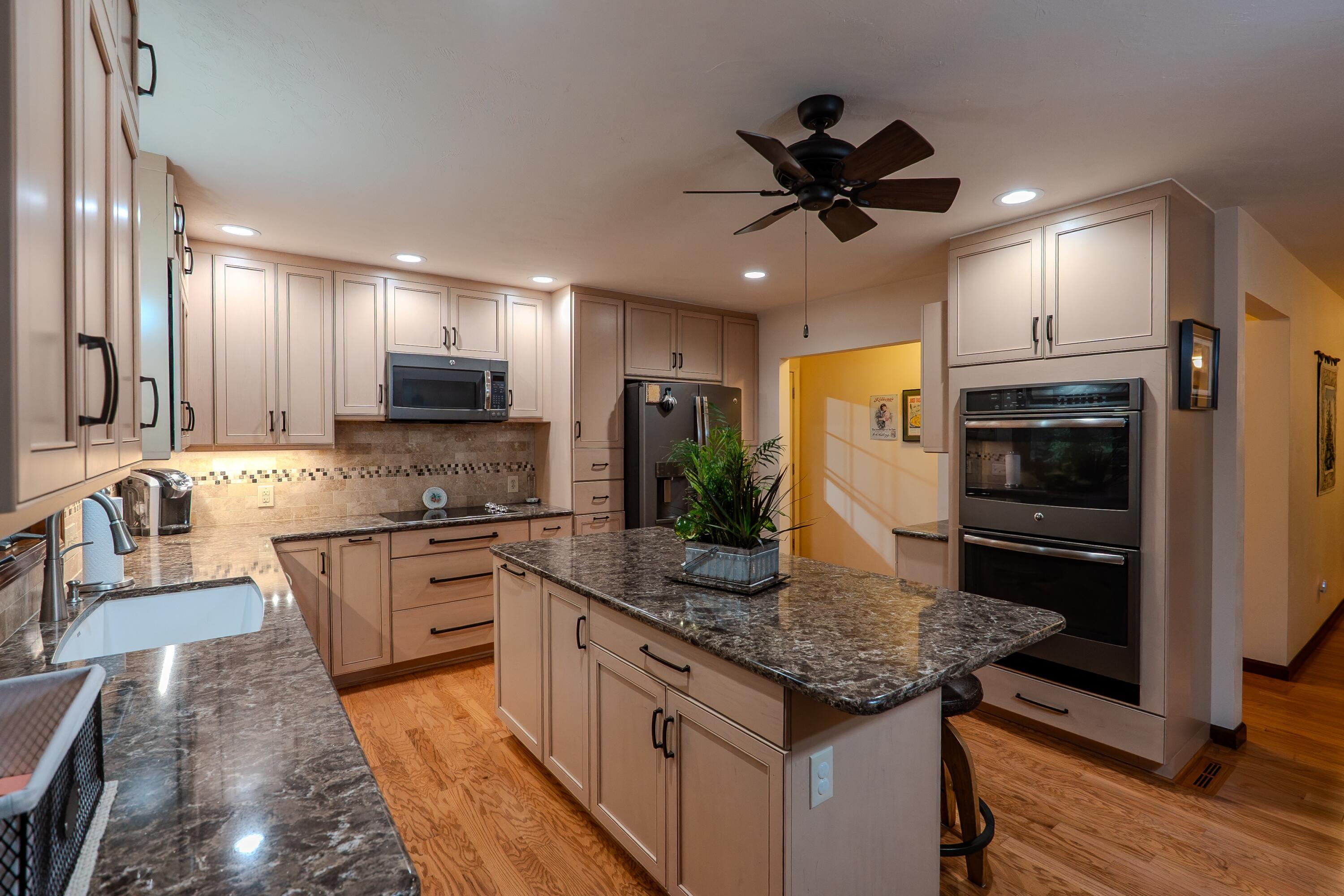 908 N Wooded Lane