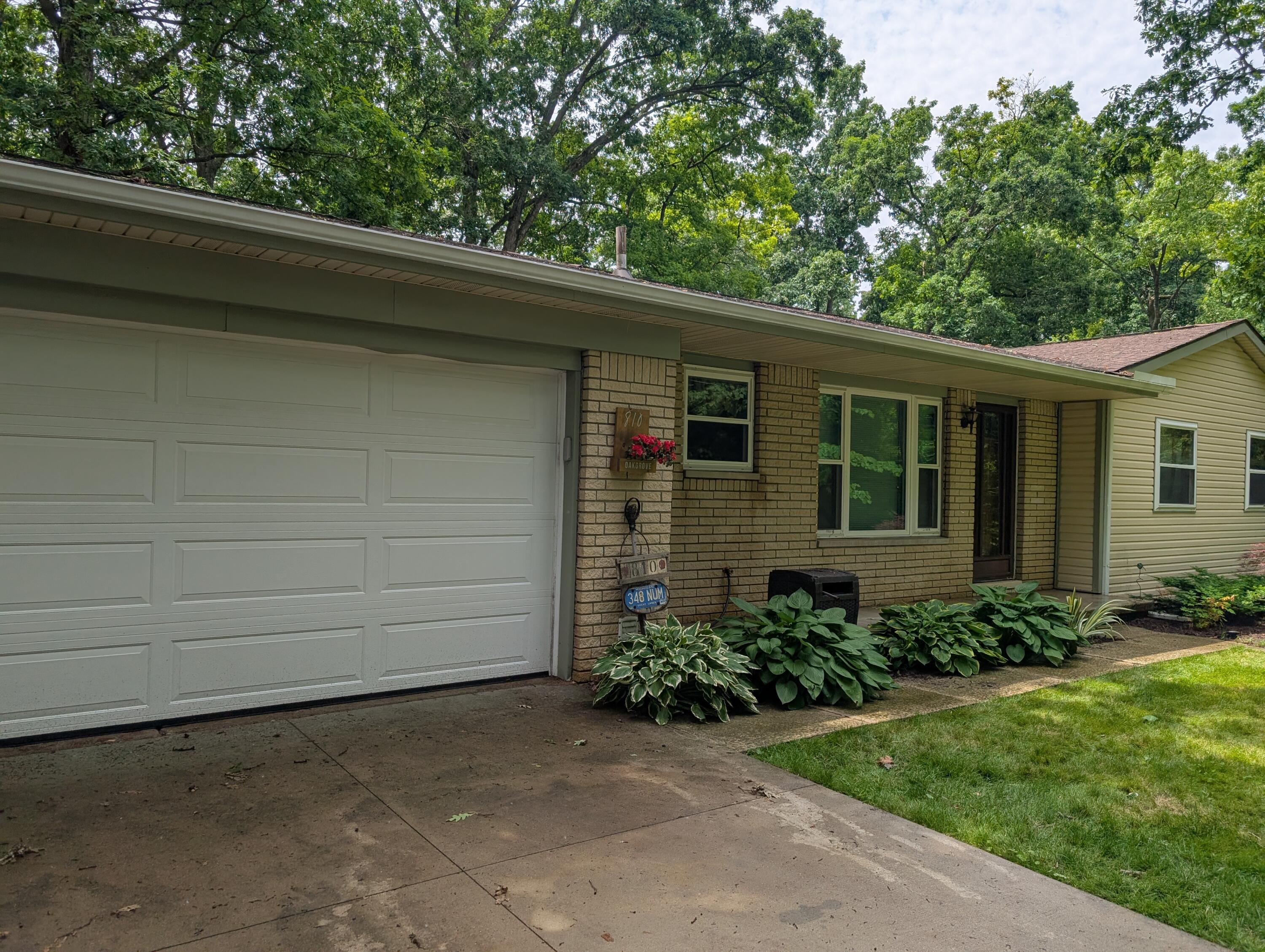 810 Oakgrove