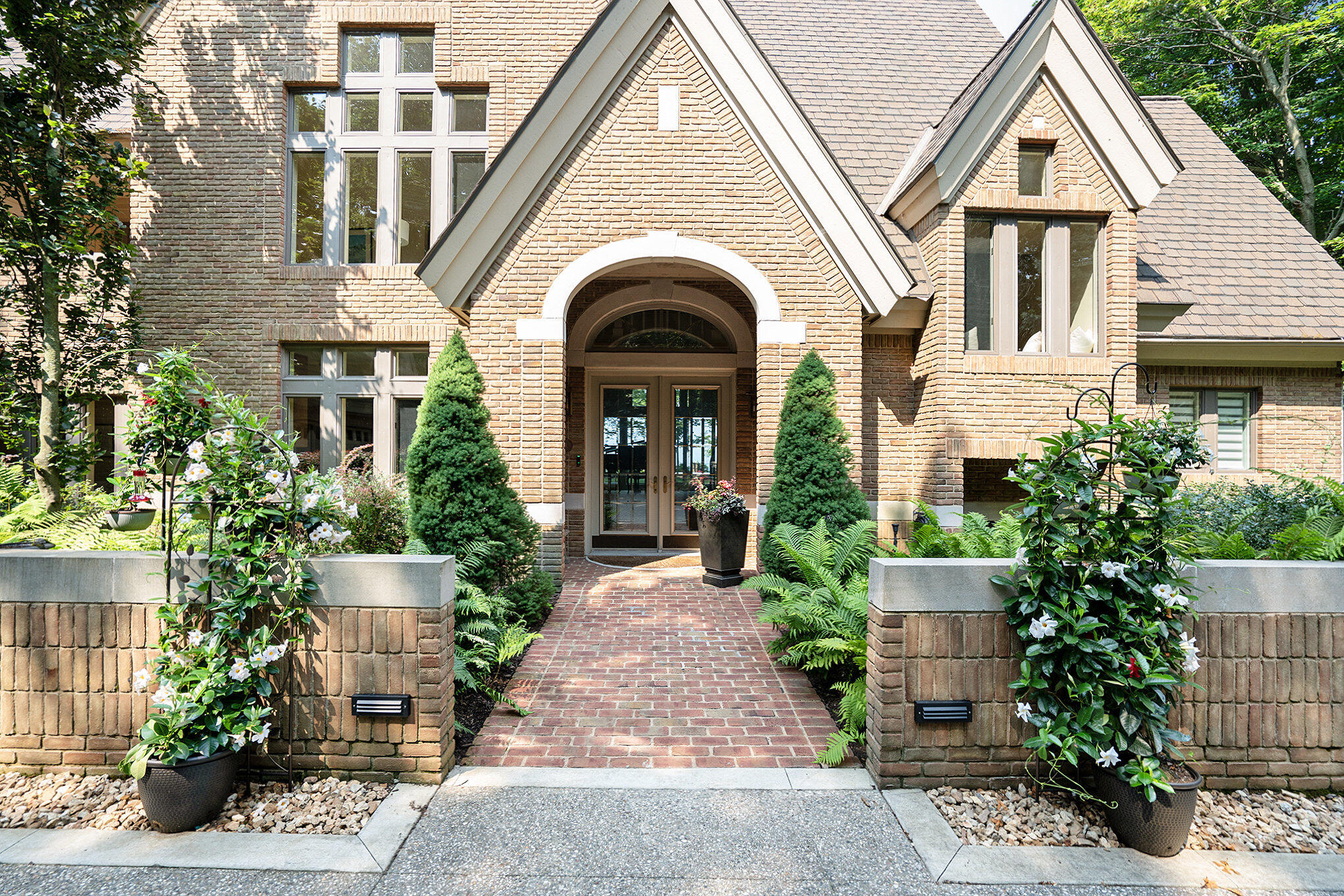 5285 N Lakeshore Drive