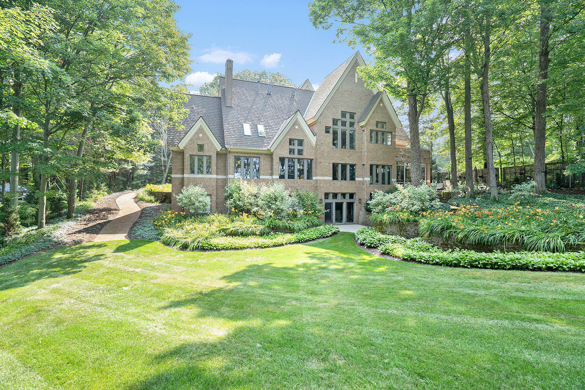 5285 N Lakeshore Drive