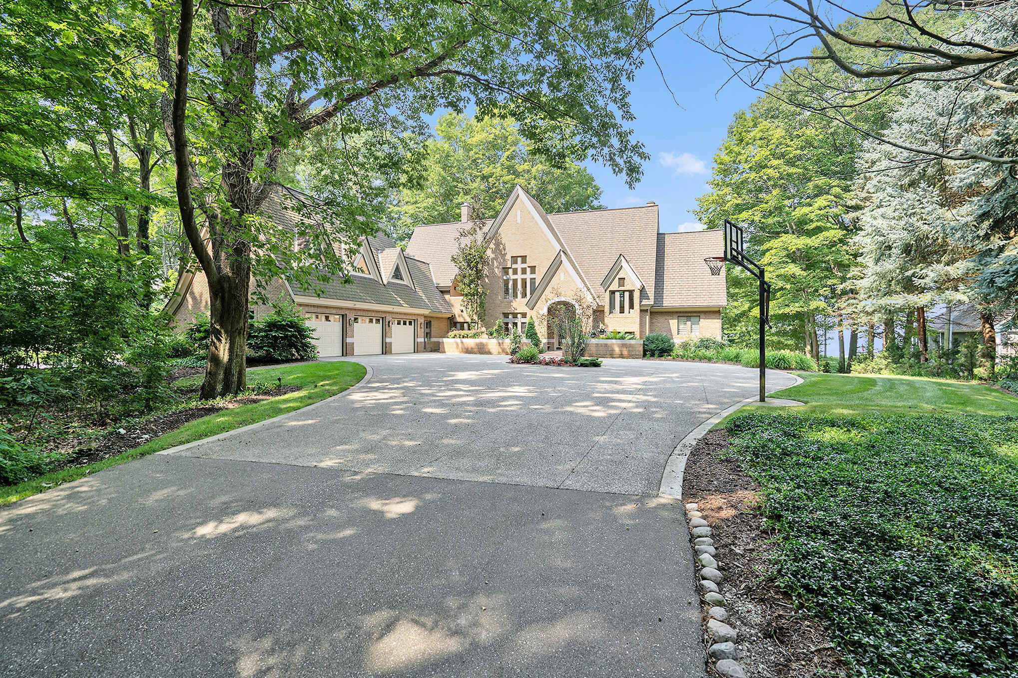 5285 N Lakeshore Drive