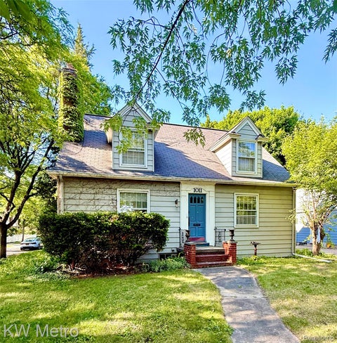 Photo of 1011 Madison Street, Birmingham City, MI 48009 (MLS # 20261042193)
