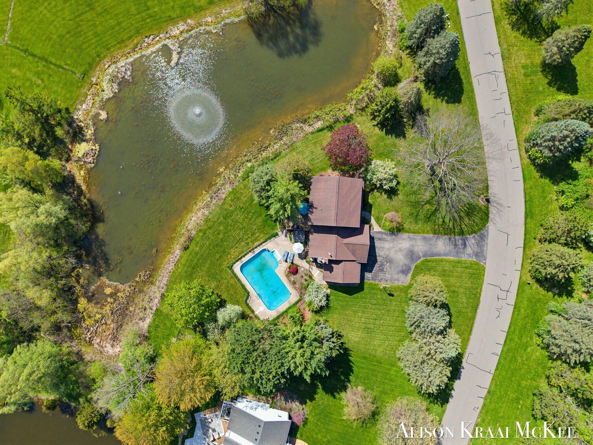 100 Rollingbrook NE