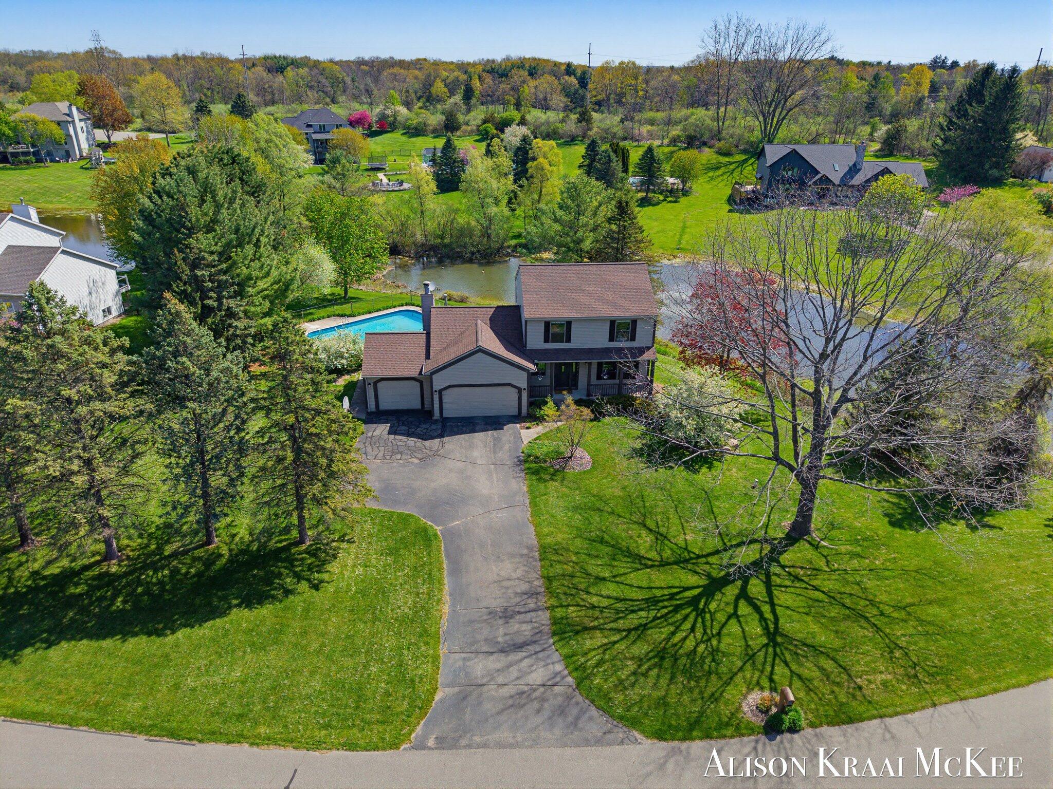 100 Rollingbrook NE
