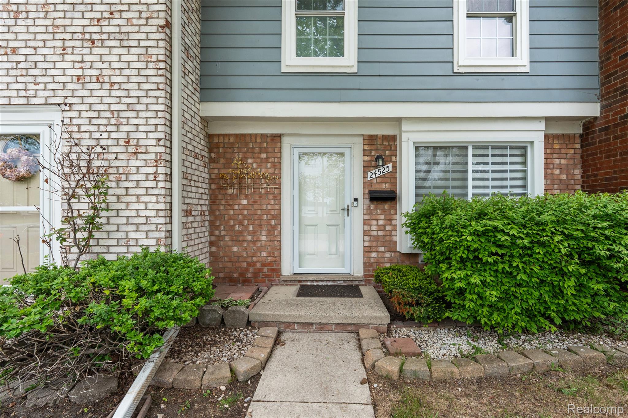 24525 Seaton Circuit E 17