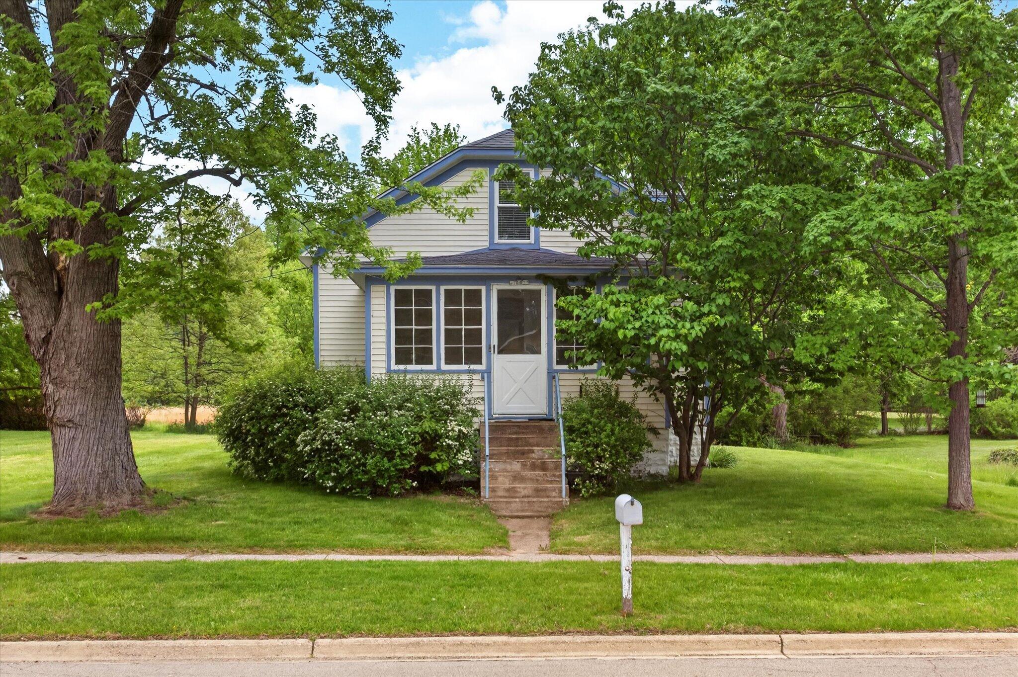 1007 W Detroit Street