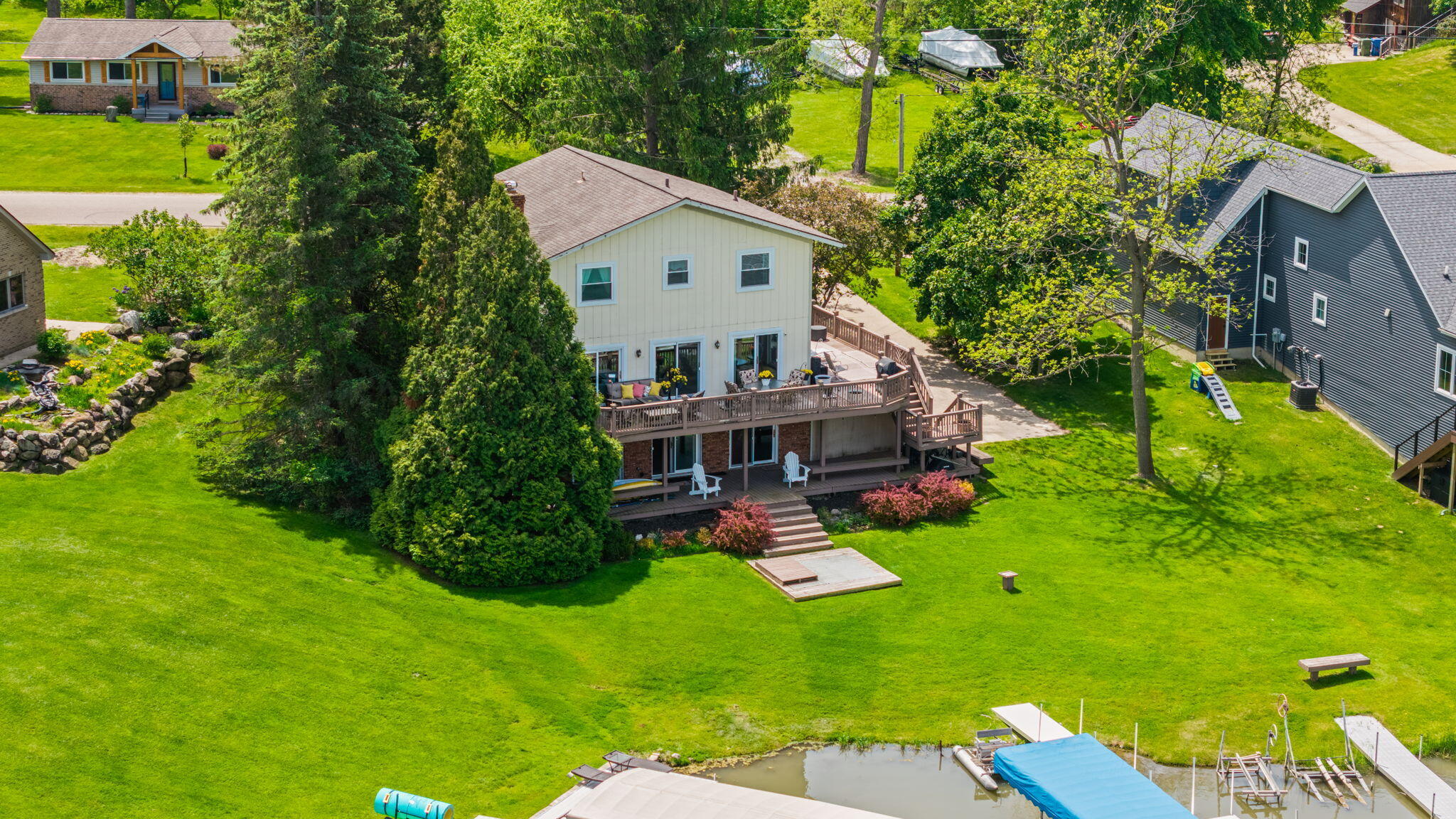 7490 Ledgewood Drive