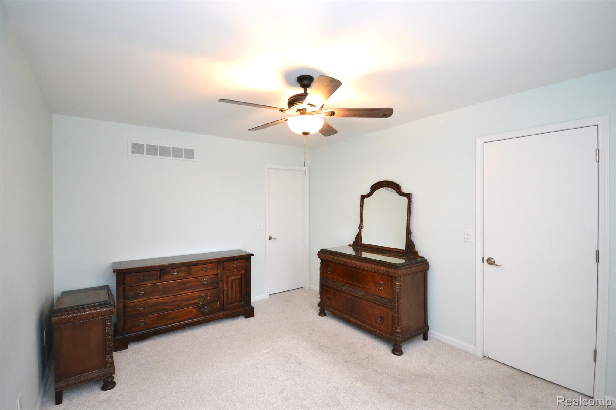 WaterfordCharterTownship_Oakland, Michigan 48328, United States, 2 Bedrooms Bedrooms, ,2 BathroomsBathrooms,Residential,Active,99499