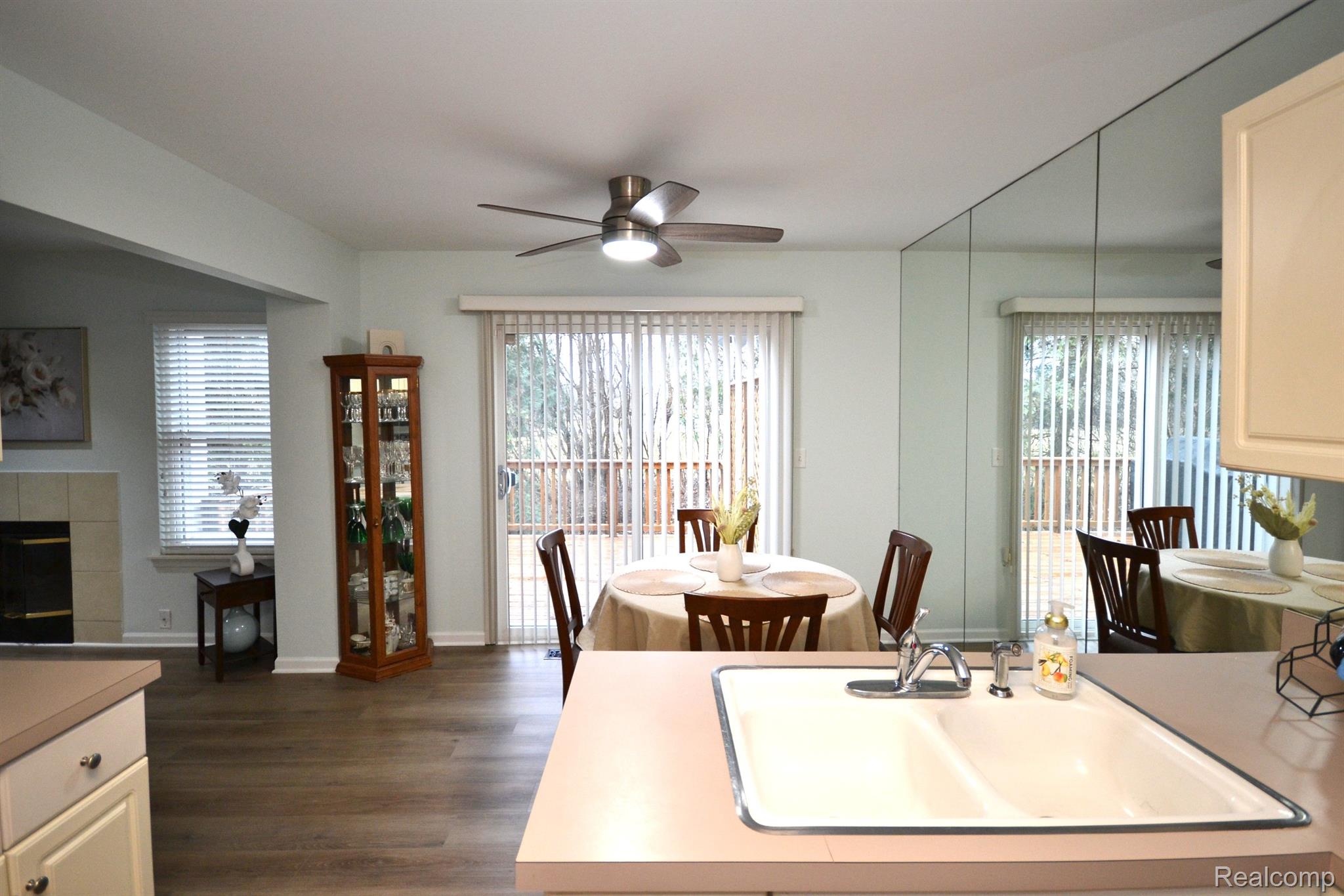 WaterfordCharterTownship_Oakland, Michigan 48328, United States, 2 Bedrooms Bedrooms, ,2 BathroomsBathrooms,Residential,Active,99499