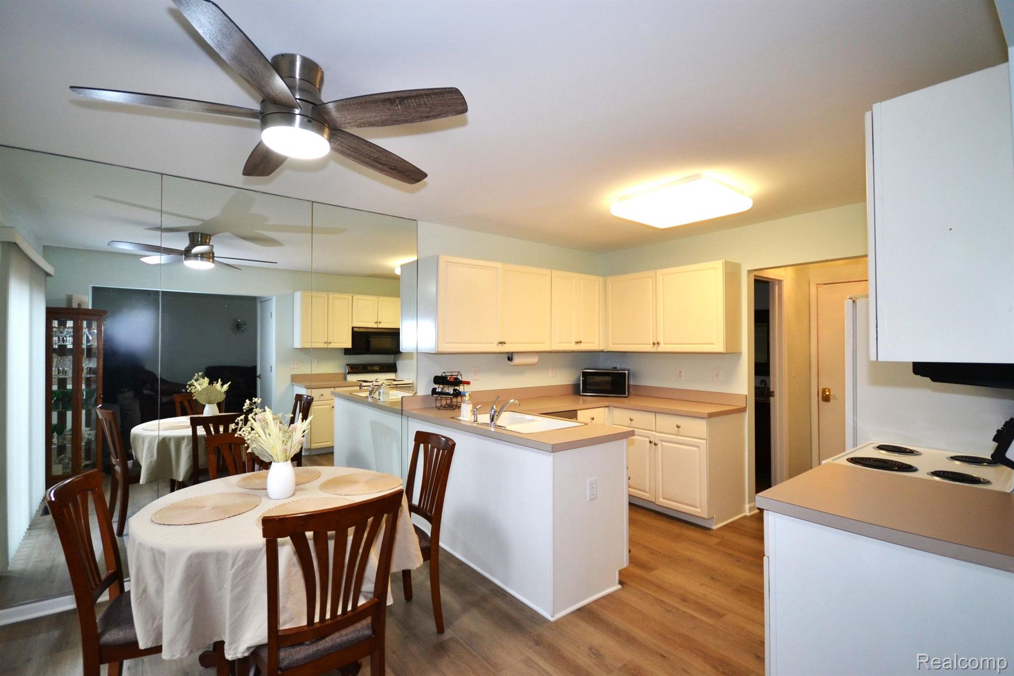 WaterfordCharterTownship_Oakland, Michigan 48328, United States, 2 Bedrooms Bedrooms, ,2 BathroomsBathrooms,Residential,Active,99499