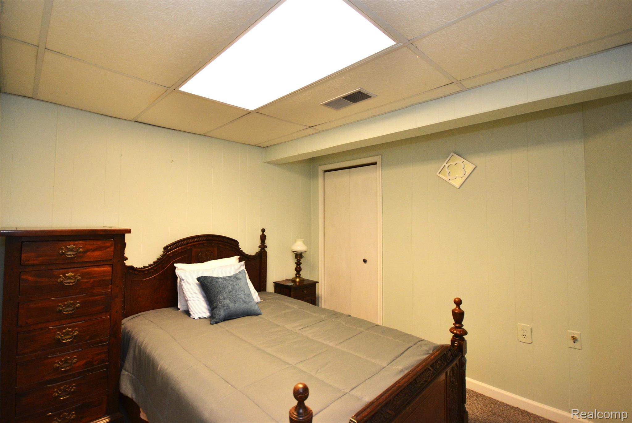 WaterfordCharterTownship_Oakland, Michigan 48328, United States, 2 Bedrooms Bedrooms, ,2 BathroomsBathrooms,Residential,Active,99499