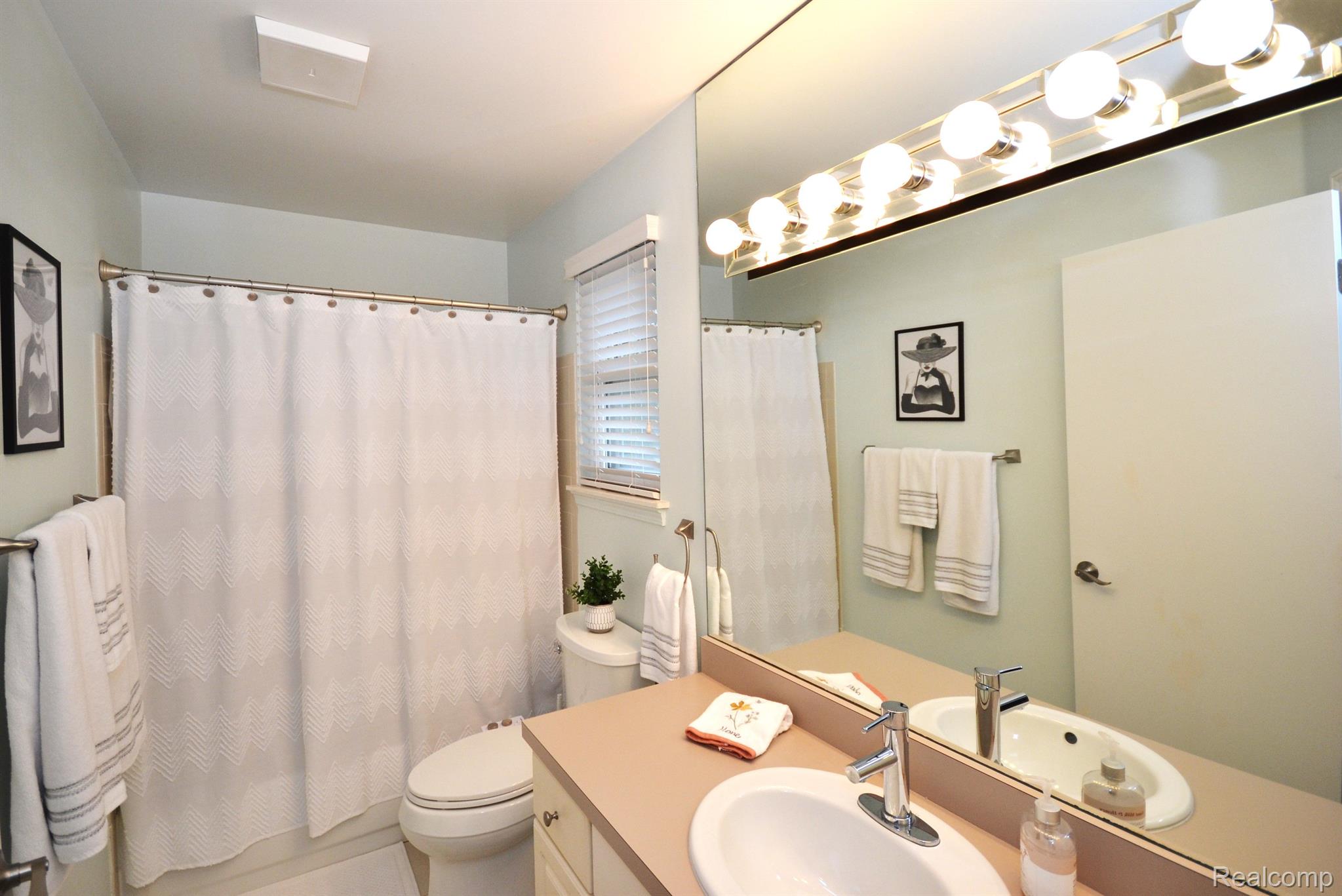 WaterfordCharterTownship_Oakland, Michigan 48328, United States, 2 Bedrooms Bedrooms, ,2 BathroomsBathrooms,Residential,Active,99499