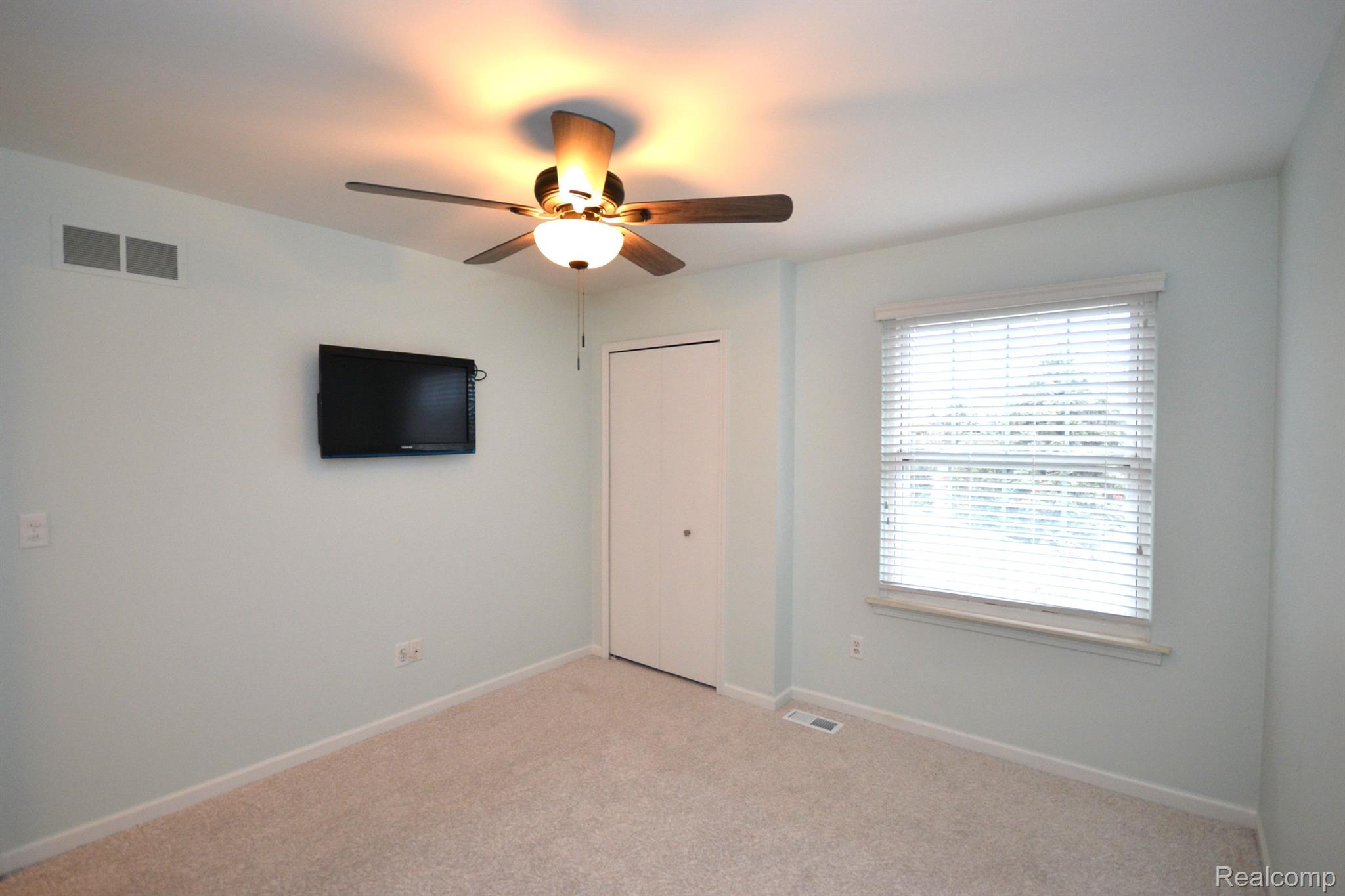 WaterfordCharterTownship_Oakland, Michigan 48328, United States, 2 Bedrooms Bedrooms, ,2 BathroomsBathrooms,Residential,Active,99499