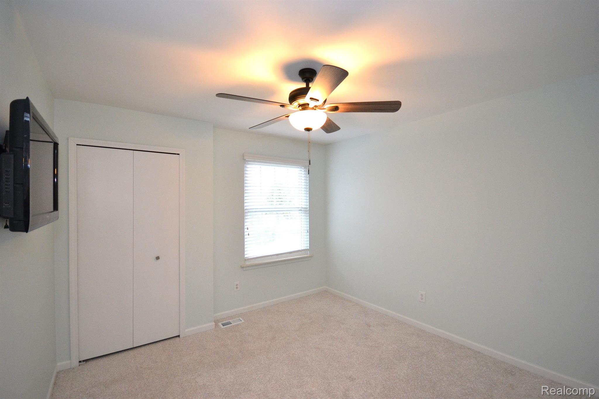 WaterfordCharterTownship_Oakland, Michigan 48328, United States, 2 Bedrooms Bedrooms, ,2 BathroomsBathrooms,Residential,Active,99499