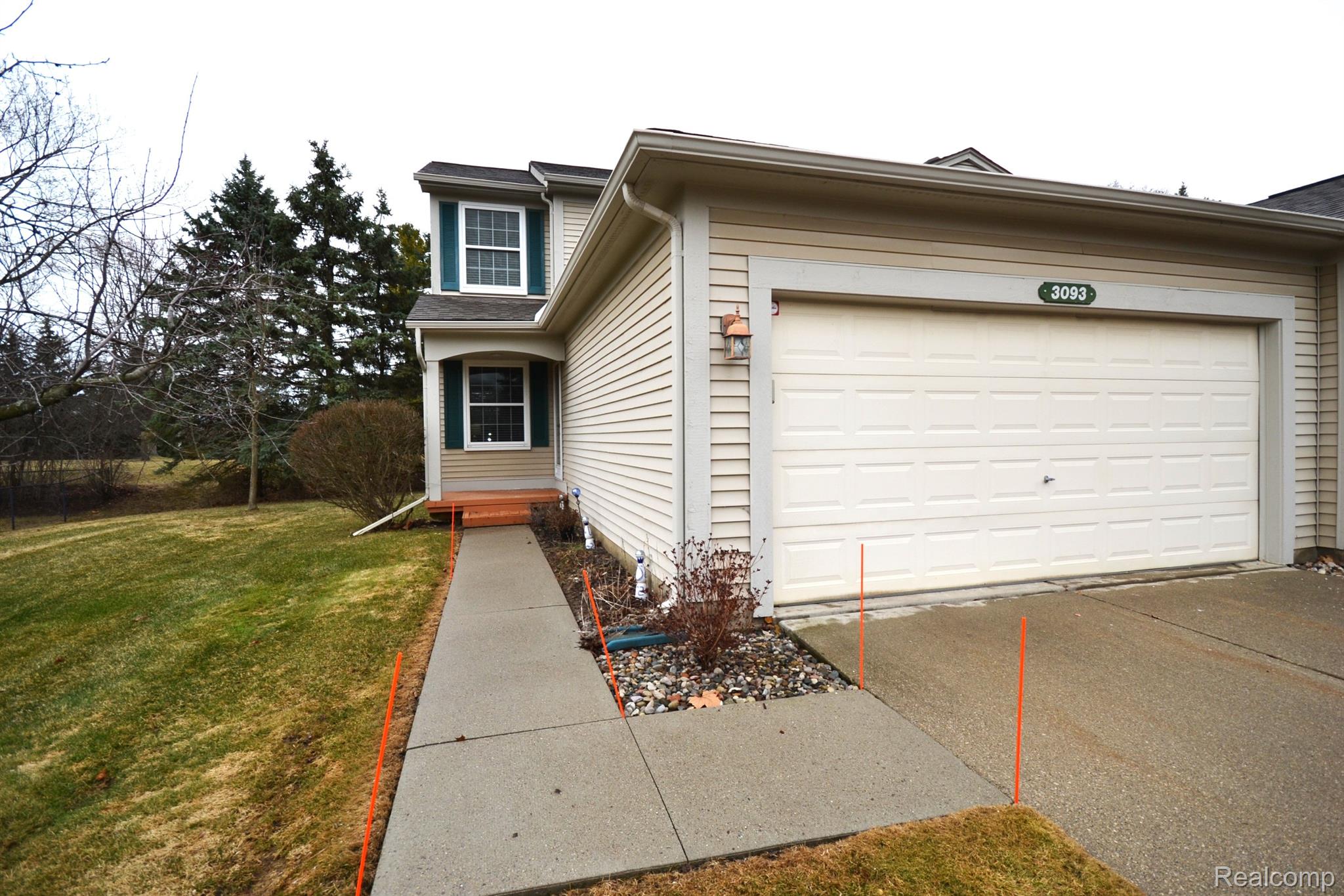 WaterfordCharterTownship_Oakland, Michigan 48328, United States, 2 Bedrooms Bedrooms, ,2 BathroomsBathrooms,Residential,Active,99499