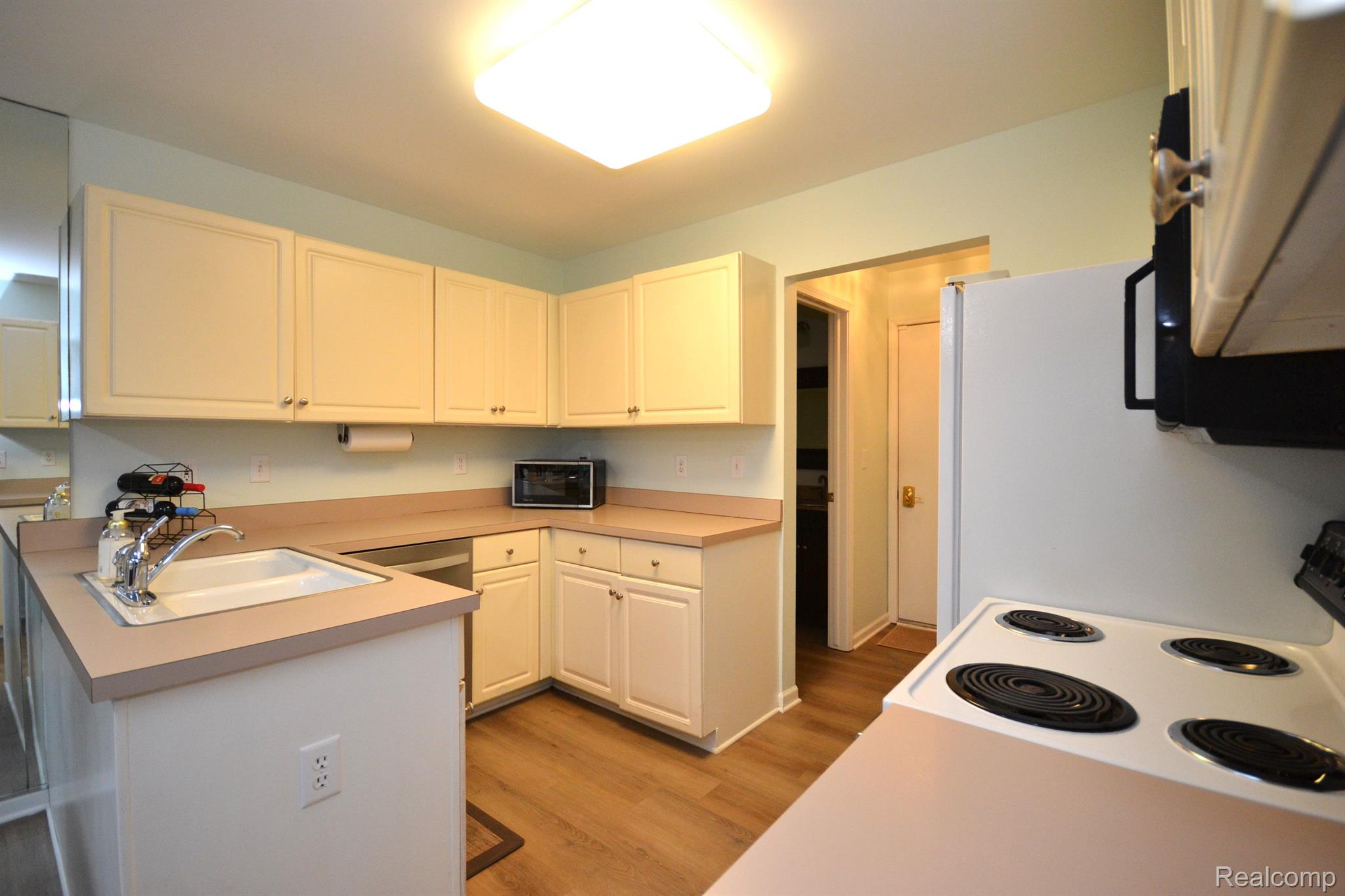 WaterfordCharterTownship_Oakland, Michigan 48328, United States, 2 Bedrooms Bedrooms, ,2 BathroomsBathrooms,Residential,Active,99499