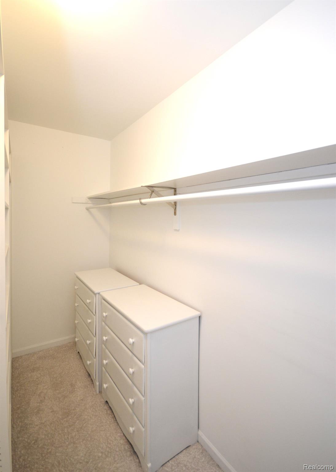 WaterfordCharterTownship_Oakland, Michigan 48328, United States, 2 Bedrooms Bedrooms, ,2 BathroomsBathrooms,Residential,Active,99499