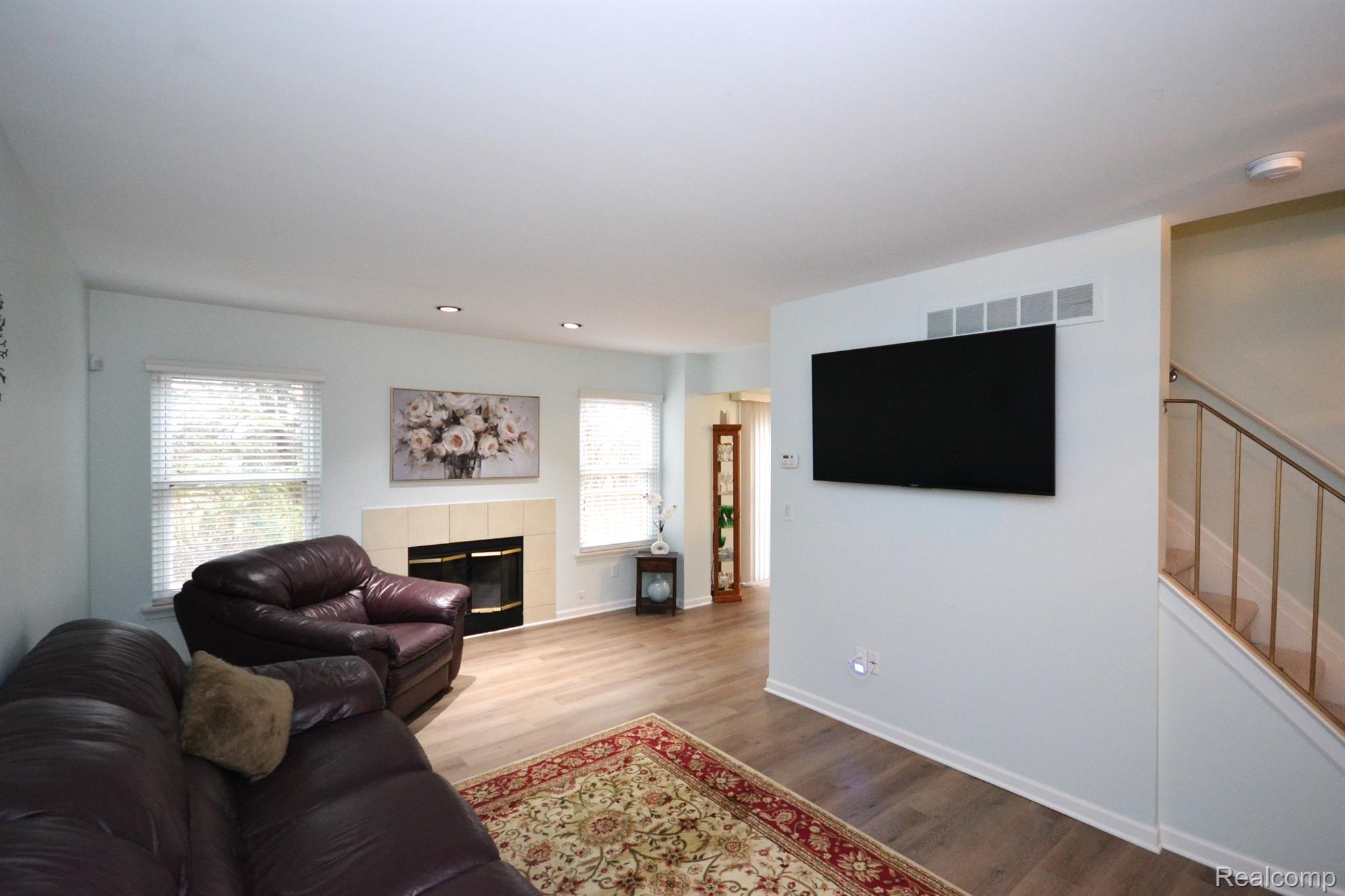 WaterfordCharterTownship_Oakland, Michigan 48328, United States, 2 Bedrooms Bedrooms, ,2 BathroomsBathrooms,Residential,Active,99499