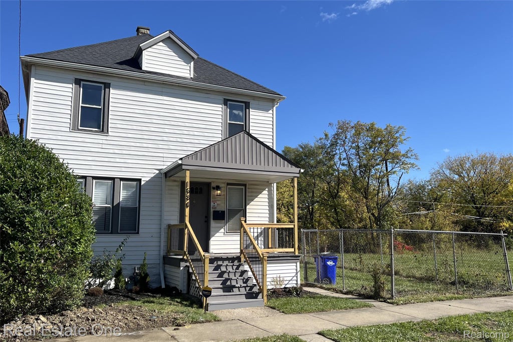Photo of 1534 Saint Clair Street, Detroit City, MI 48214 (MLS # 20261031914)