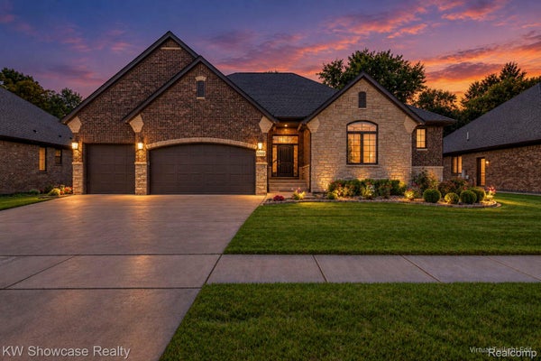 1060 BIRKSHIRE RDG, ROCHESTER, MI 48307 - Image c24a27897612462bfbedb6aa6aada43d/3606995231