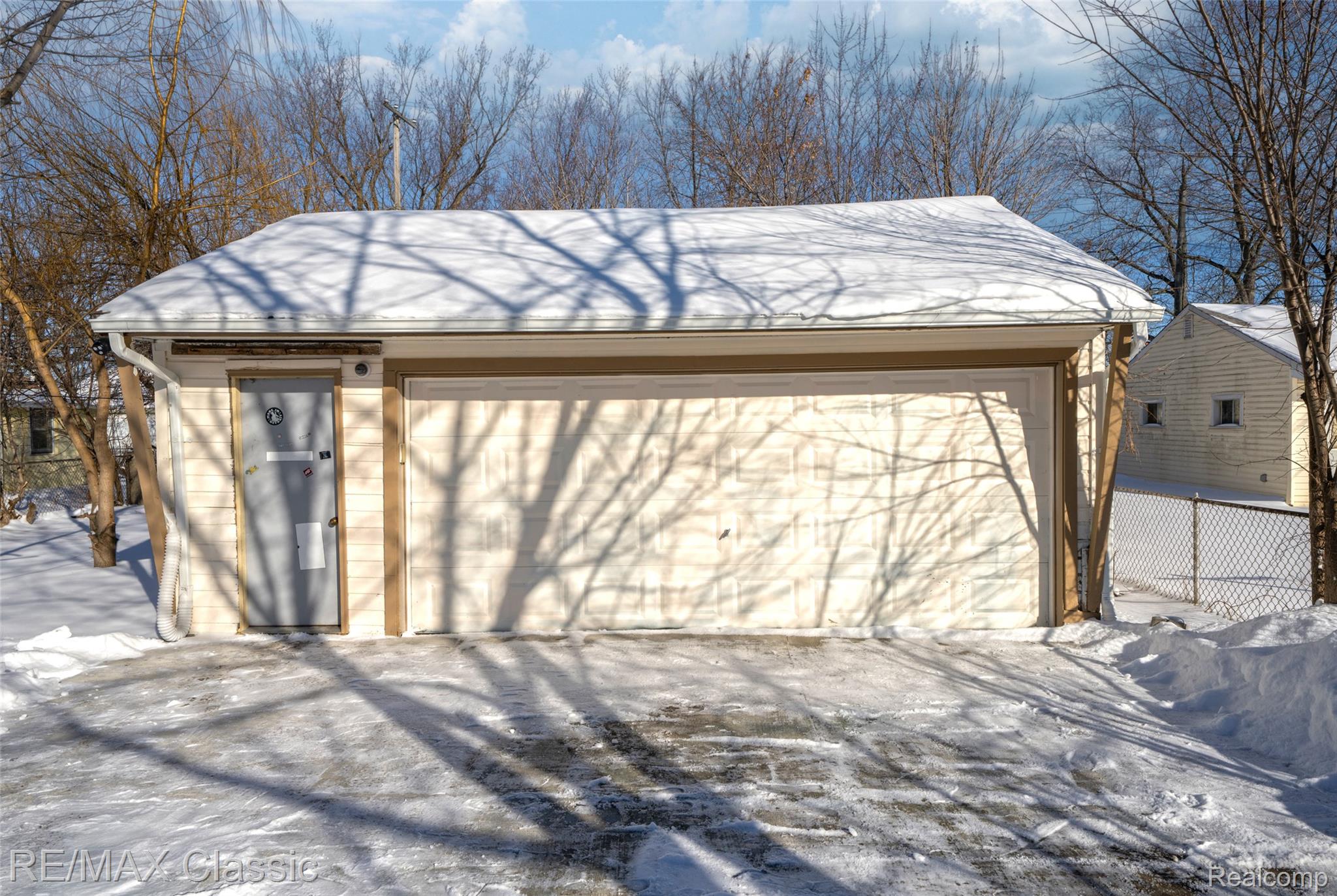 13849 Leonard Avenue