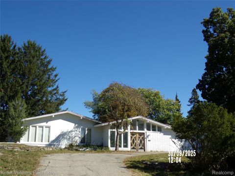 3352 Bloomfield Shore Drive West Bloomfield Charter Township MI 48323