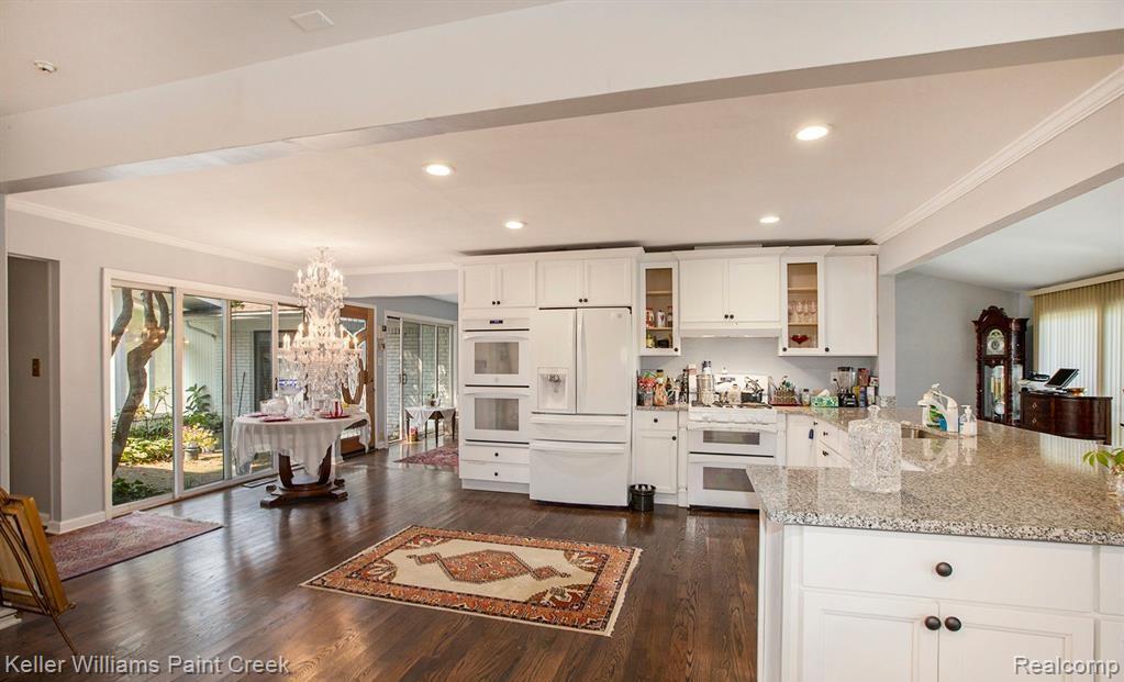 3352 Bloomfield Shore Drive