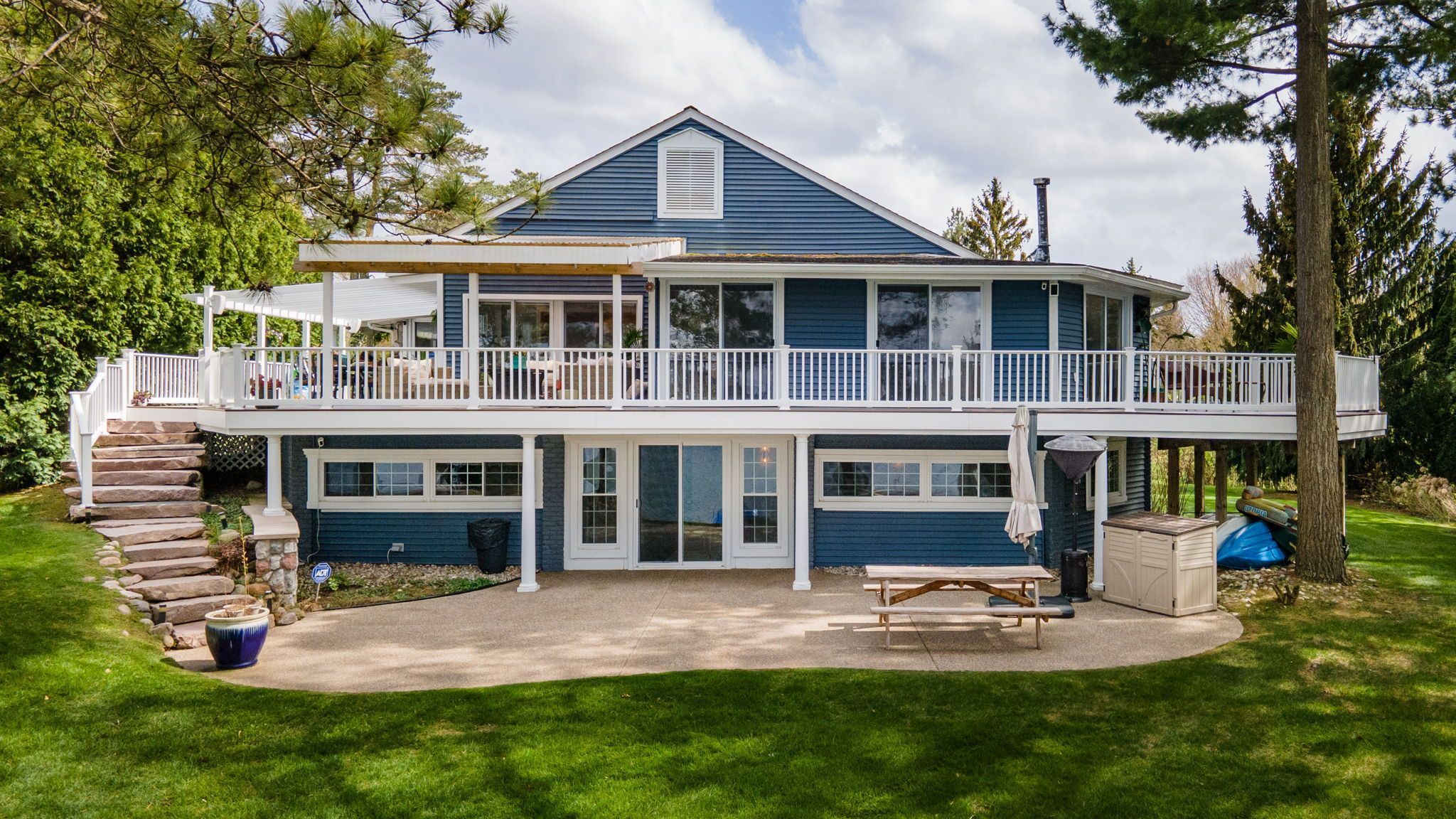 900 INDIANWOOD Road