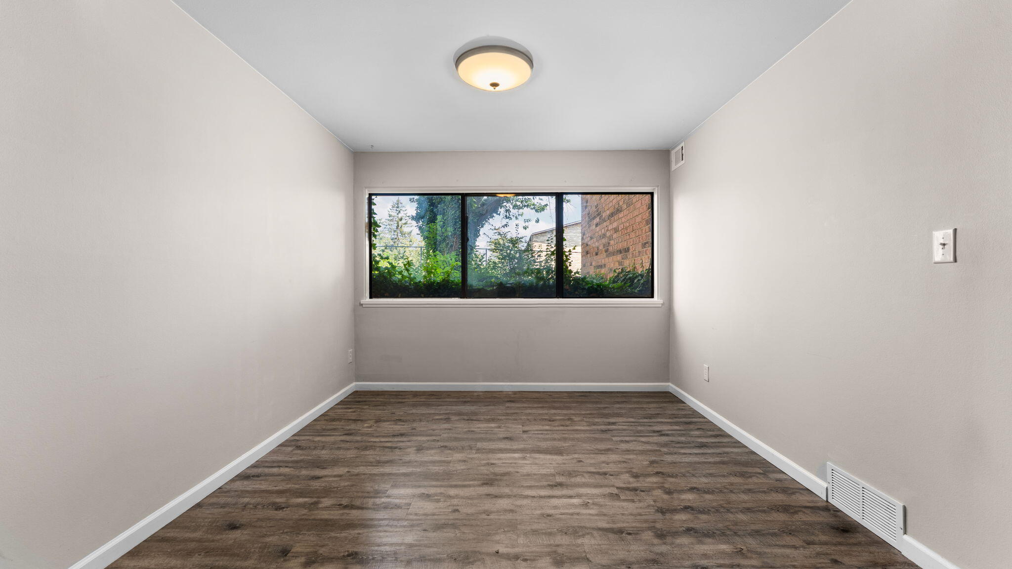 1225 S Maple Road 105