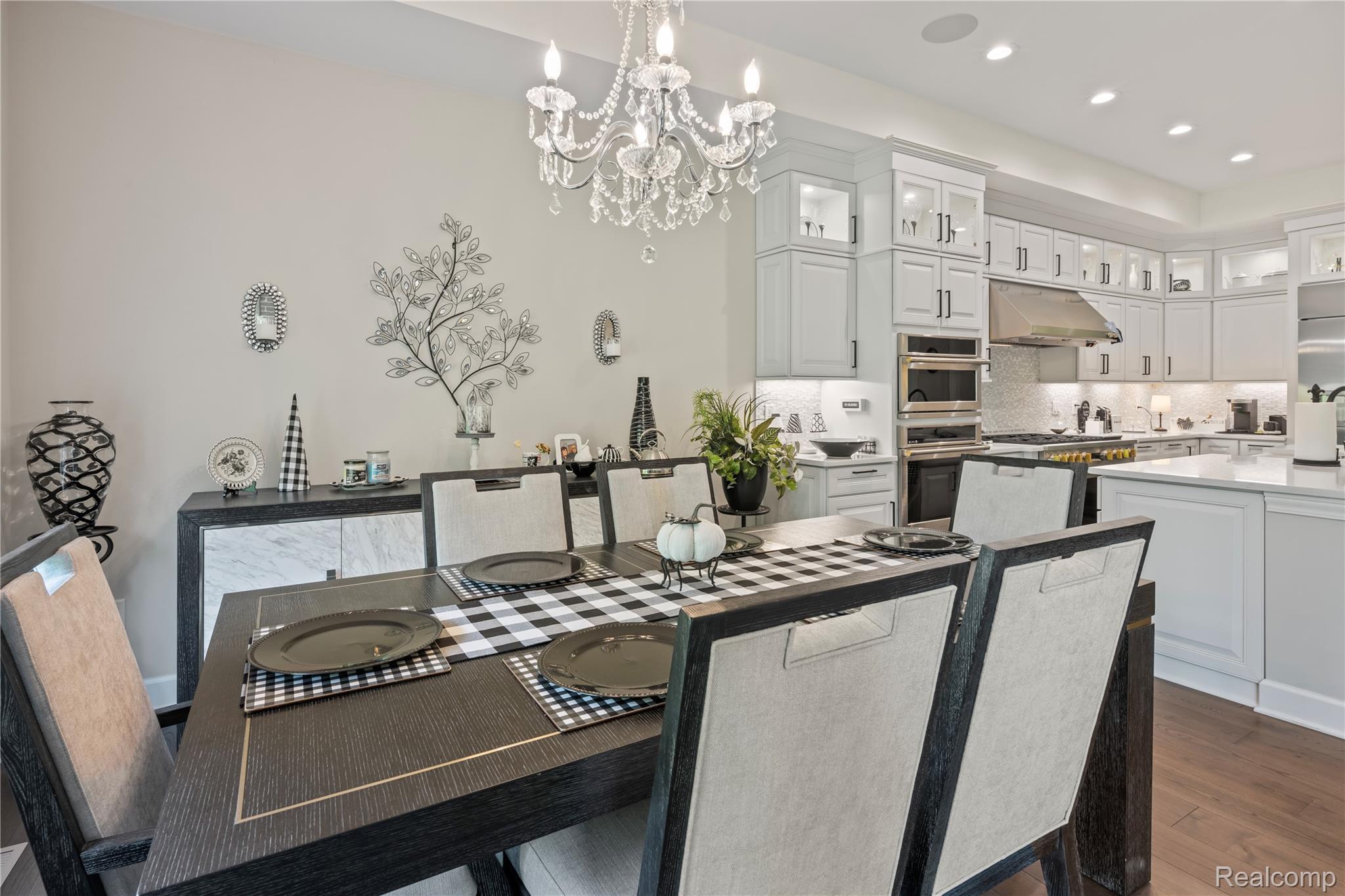 Plymouth City, Michigan 48170, United States, 4 Bedrooms Bedrooms, ,5 BathroomsBathrooms,Residential,Active,184487