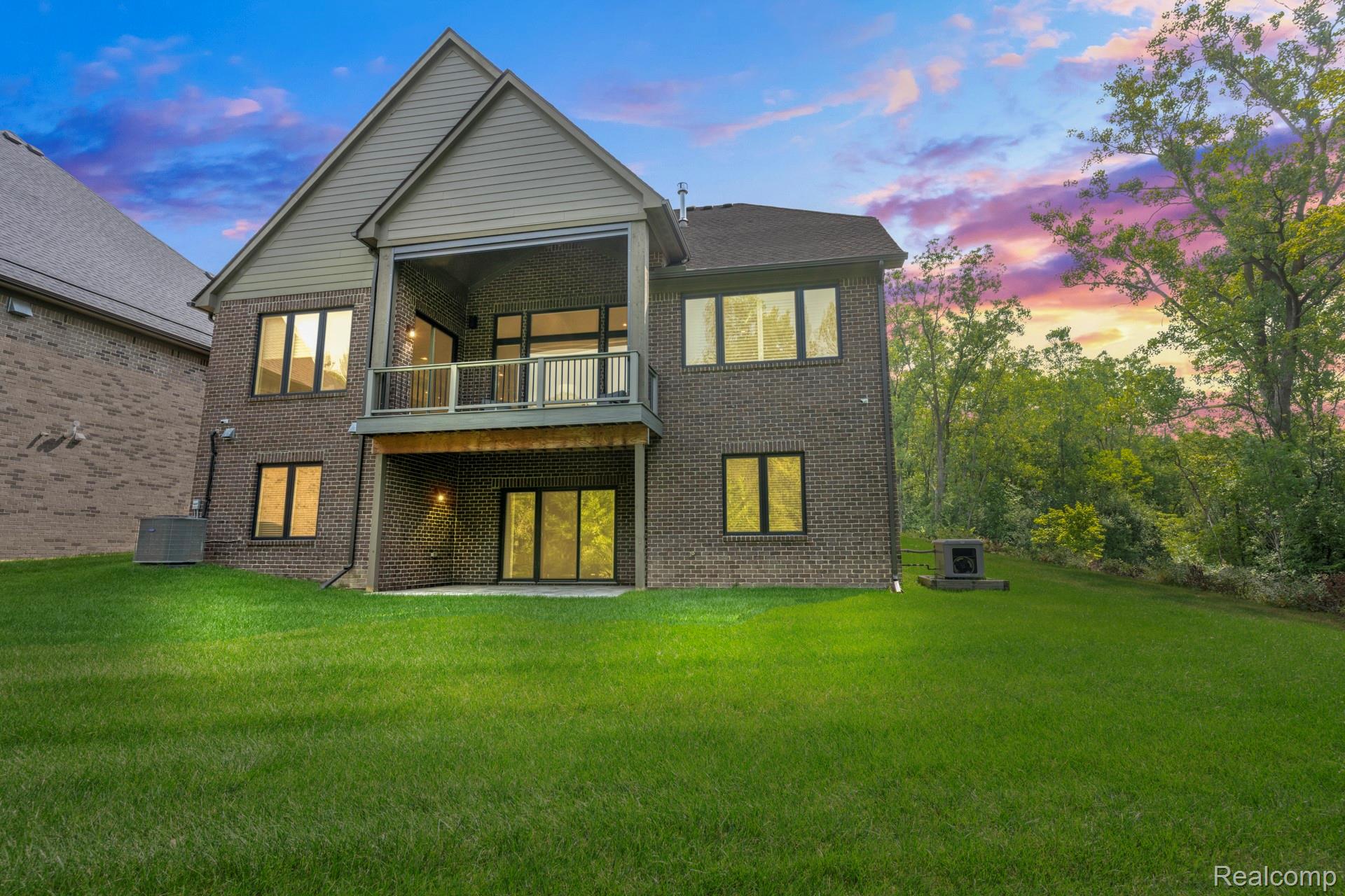 Plymouth City, Michigan 48170, United States, 4 Bedrooms Bedrooms, ,5 BathroomsBathrooms,Residential,Active,184487