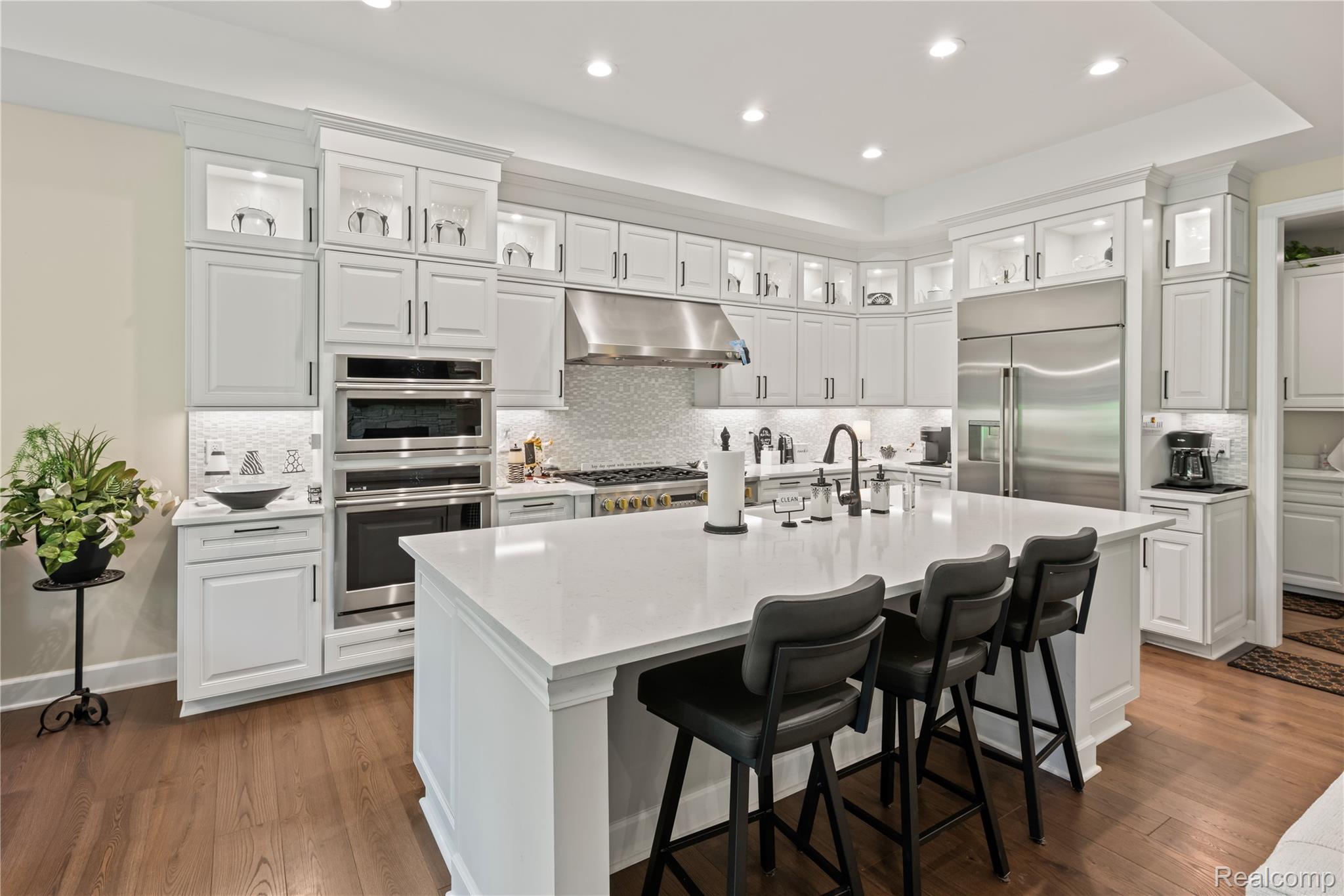 Plymouth City, Michigan 48170, United States, 4 Bedrooms Bedrooms, ,5 BathroomsBathrooms,Residential,Active,184487