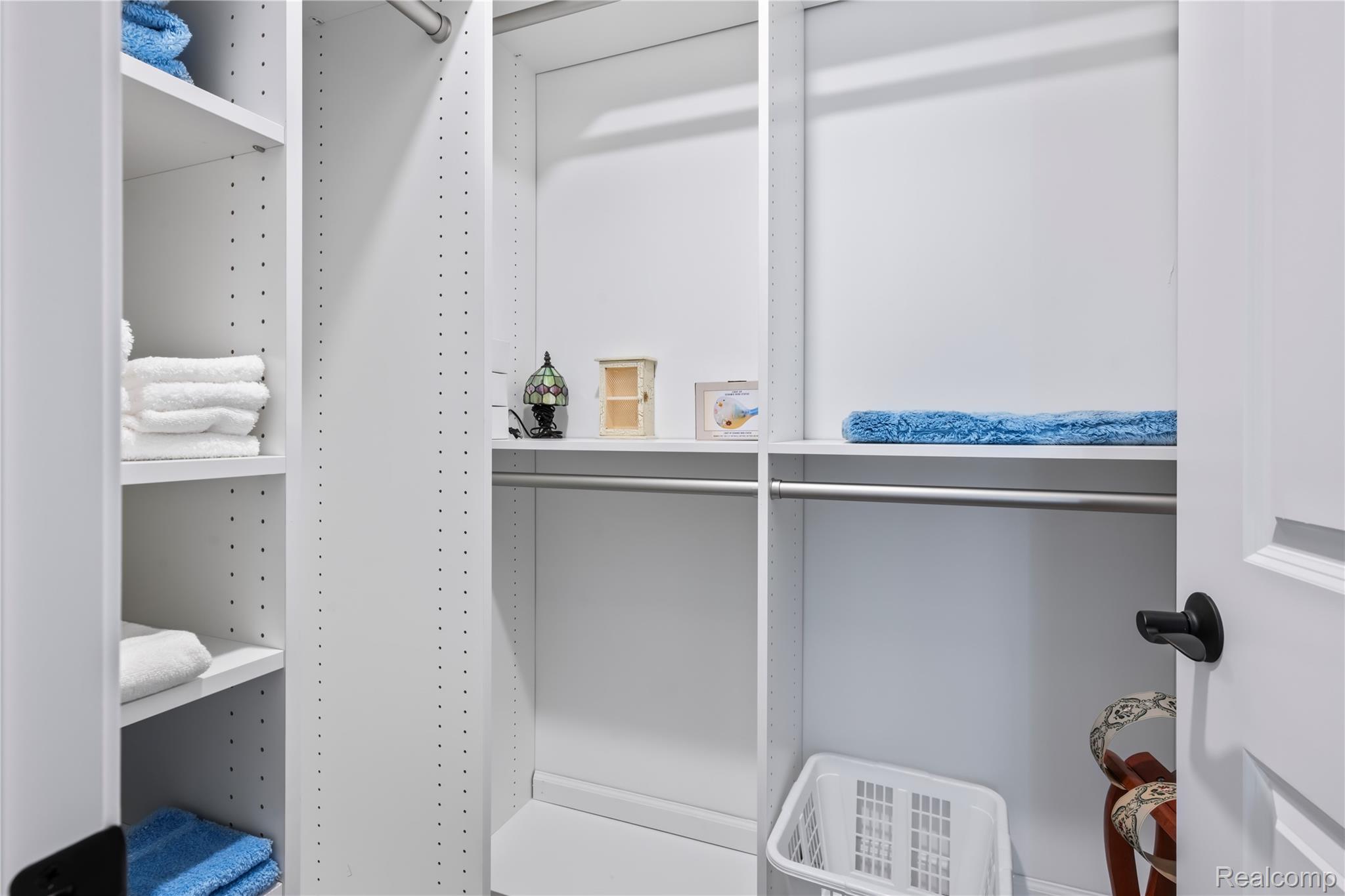 Plymouth City, Michigan 48170, United States, 4 Bedrooms Bedrooms, ,5 BathroomsBathrooms,Residential,Active,184487