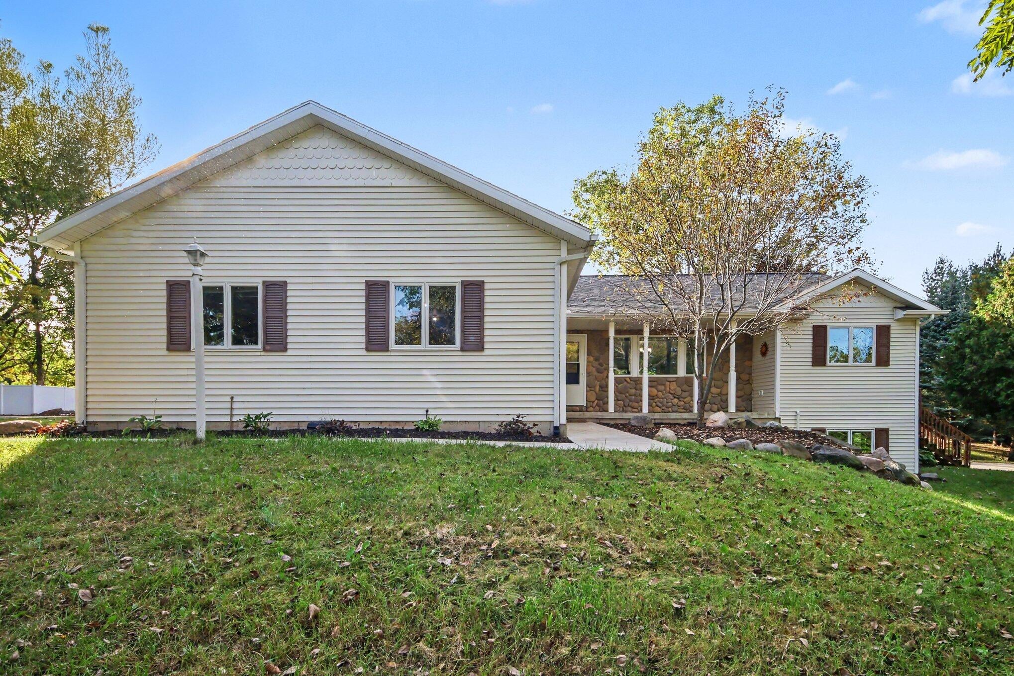 4533 Fruit Ridge Avenue NW